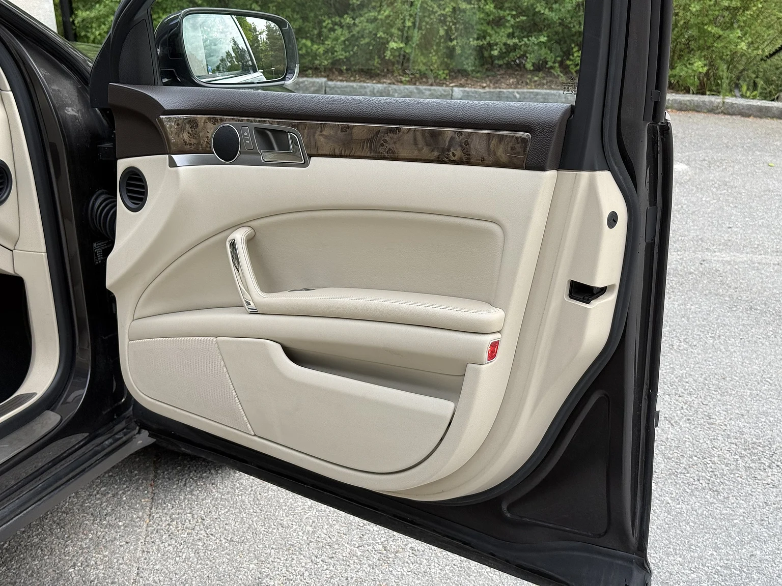 Innenraumfoto von 2009 Volkswagen Phaeton W12 LWB Executive (9)