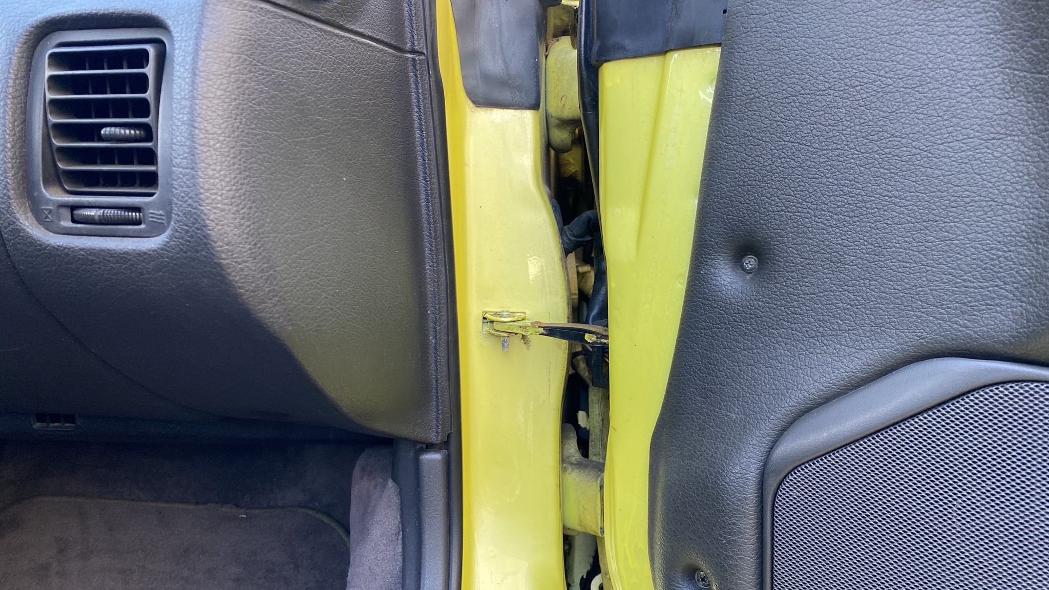 Interior image of 1992 Dodge Stealth (18)