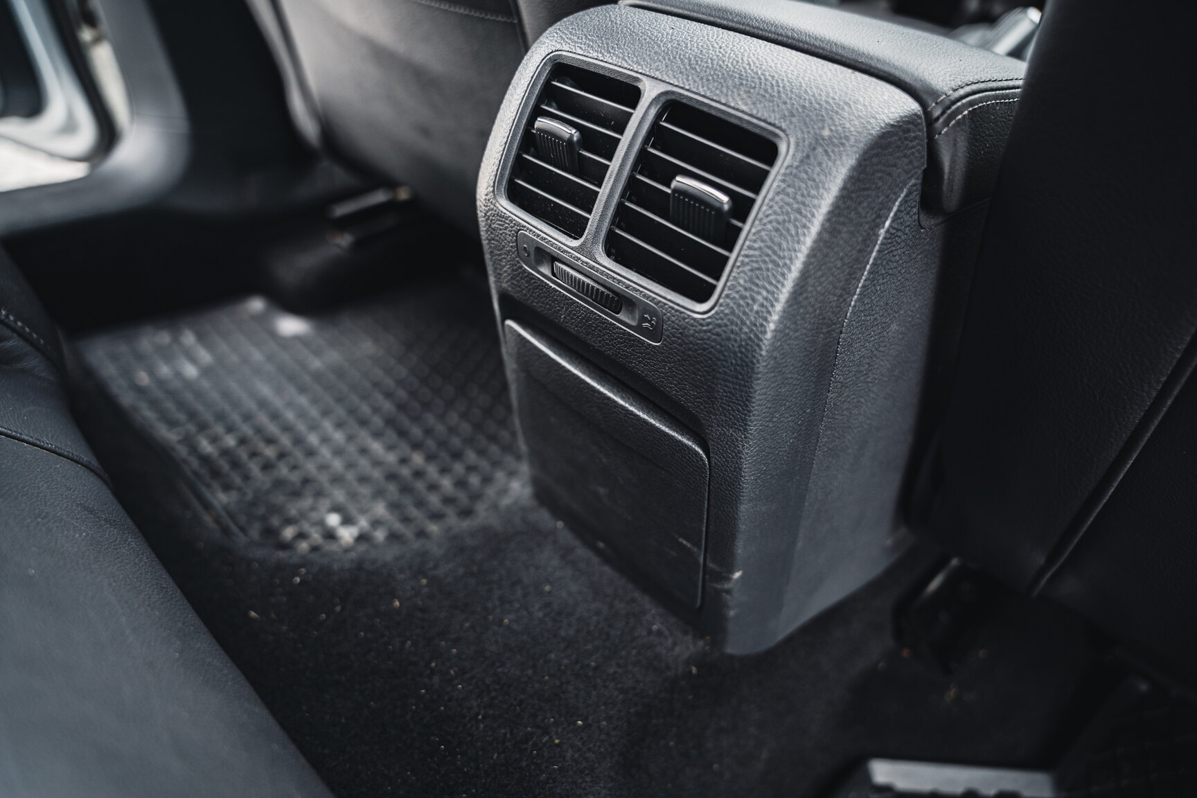 Innenraumfoto von 2007 Volkswagen Golf R32 (93)