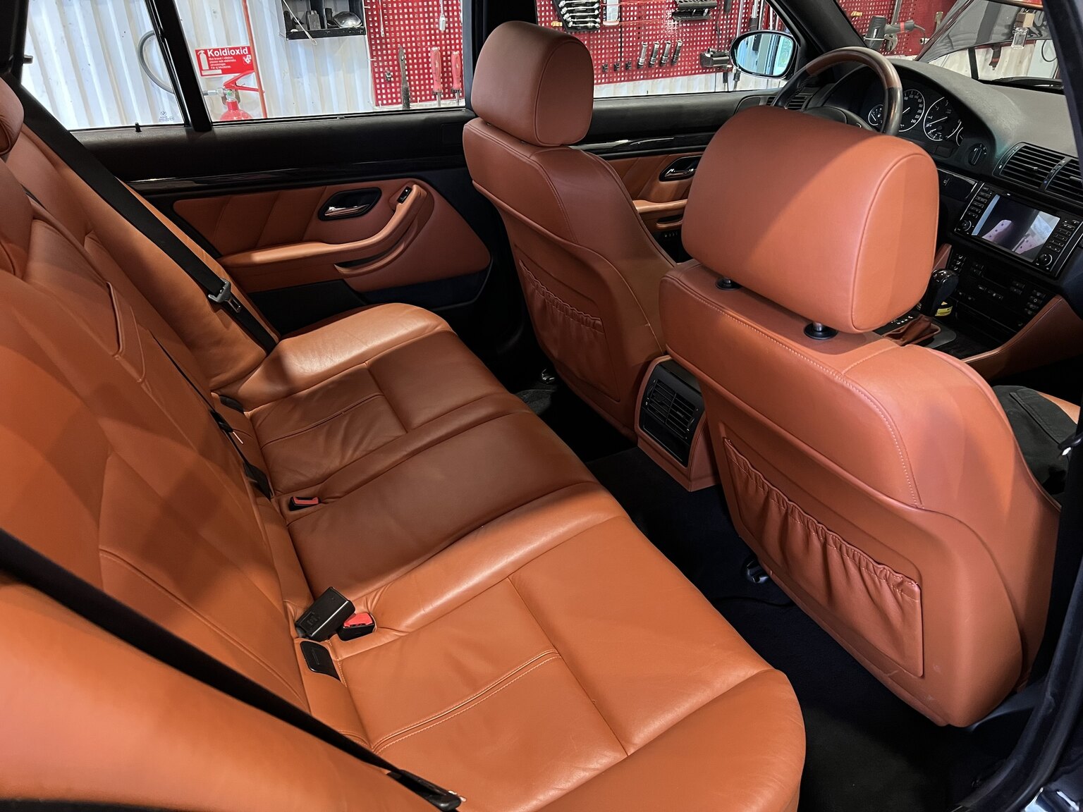 Interior image of 2003 BMW 540i Touring