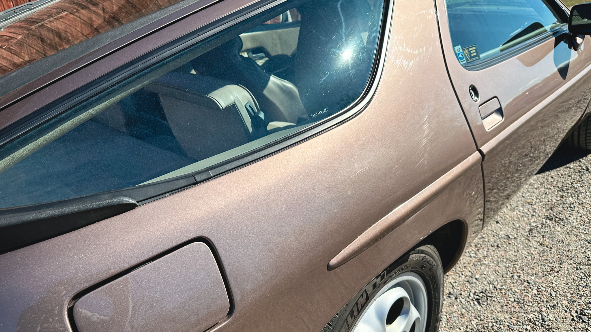 Exteriörbild på 1983 Porsche 928 S (40)