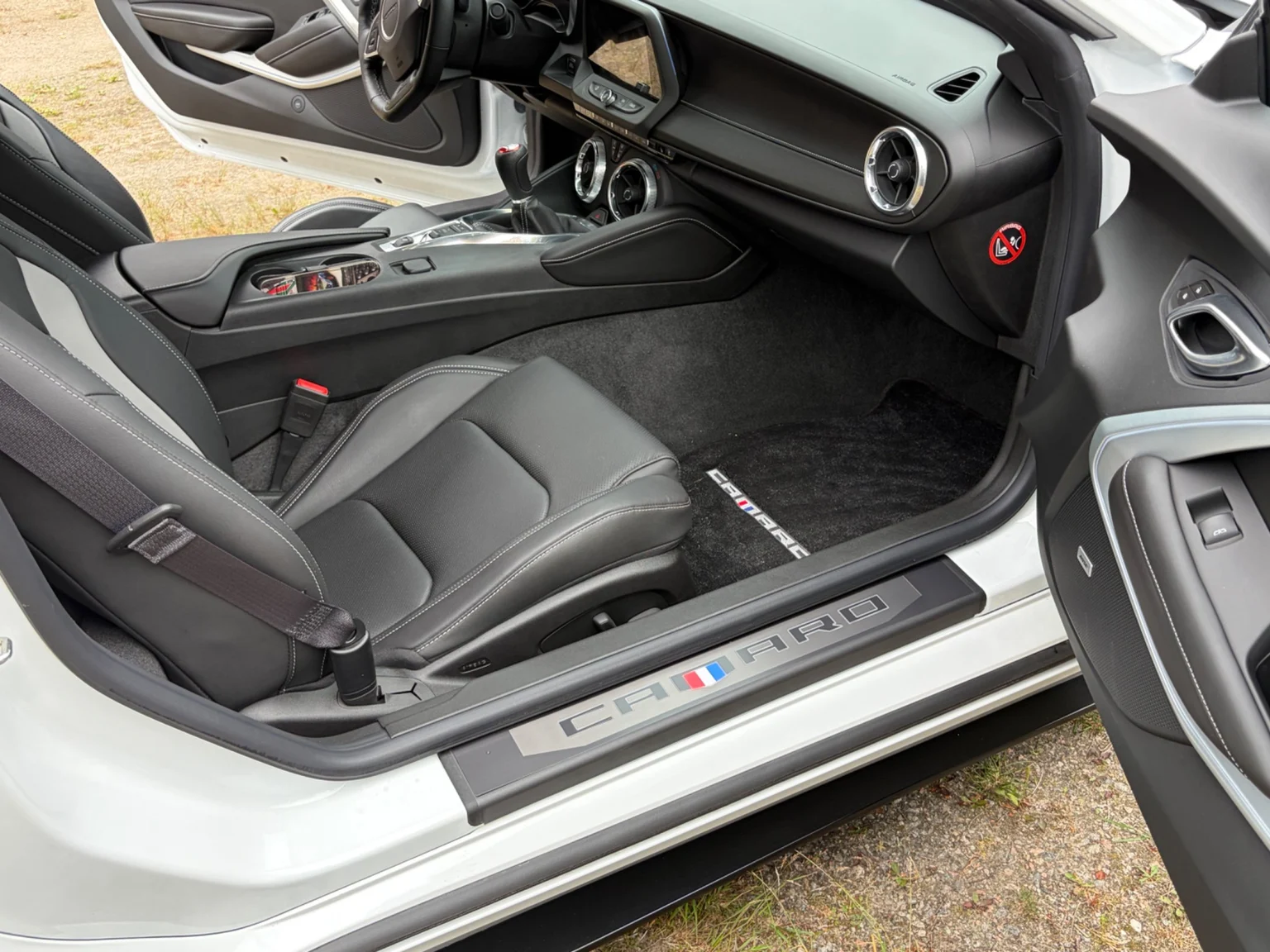 Interiörbild 2017 Chevrolet Camaro SS (20)