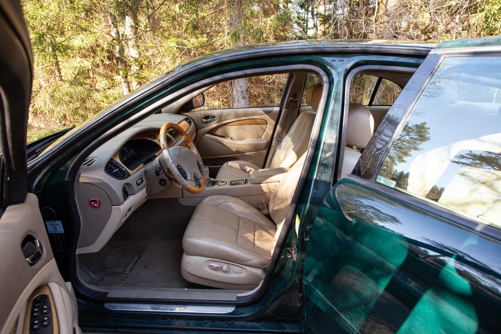 Interior image of 1999 Jaguar S-Type V6