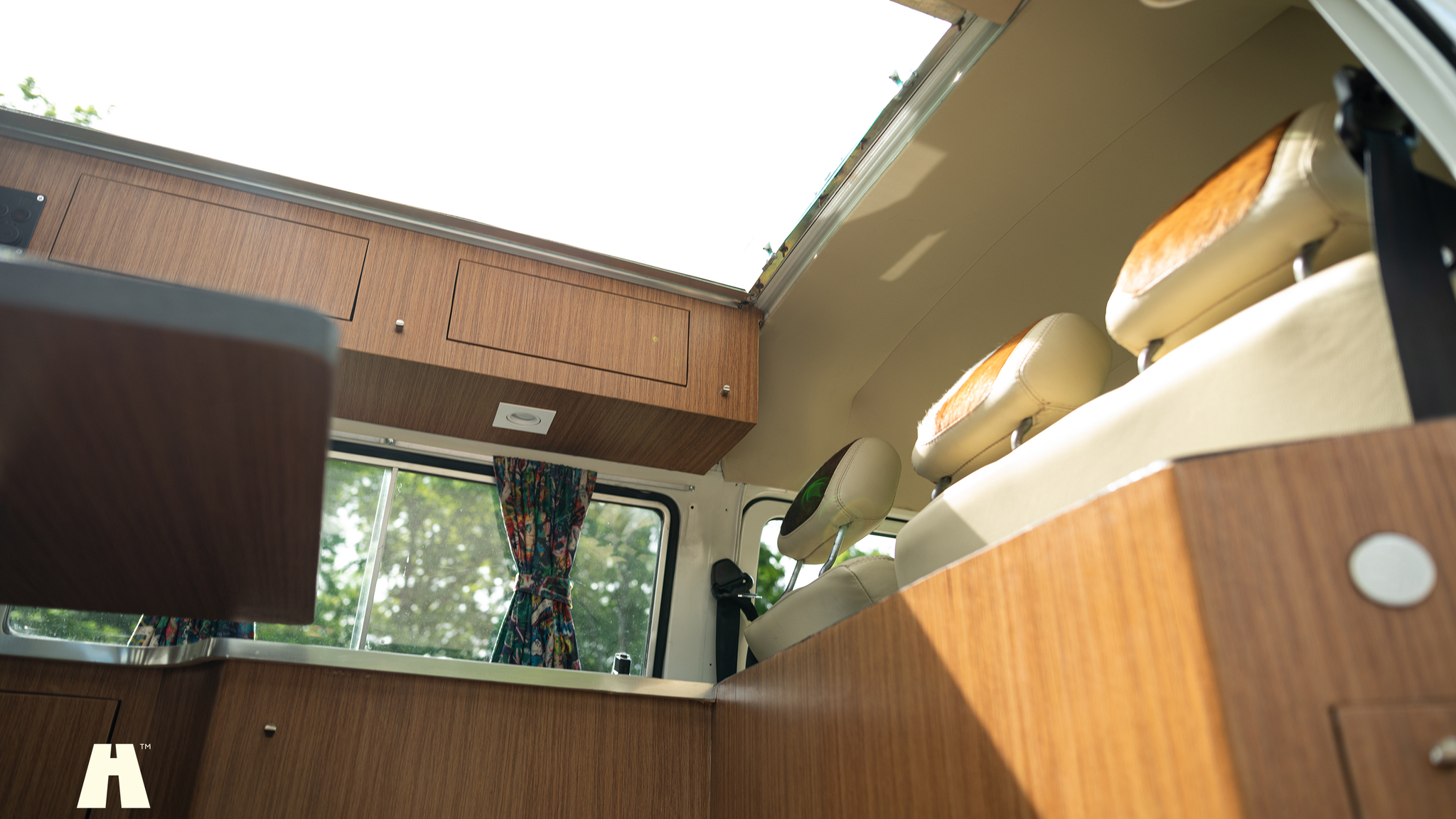 Interior image of 1998 Volkswagen T2 Camper