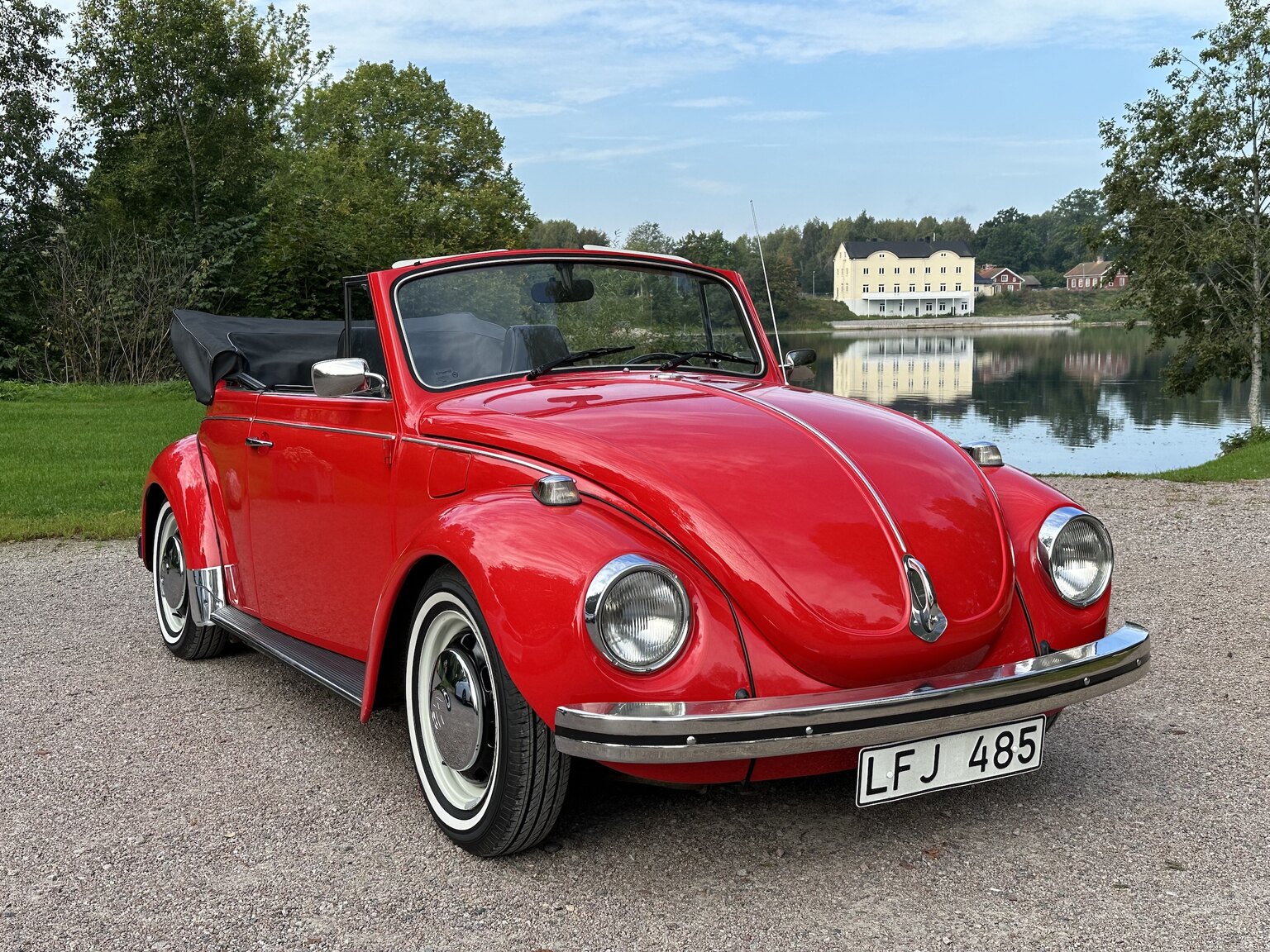 Exterior image of 1971 Volkswagen beetle 1302 cabriolet