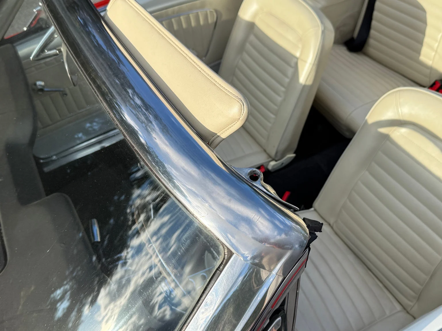 Exterior image of 1965 Ford Mustang Cabriolet (53)