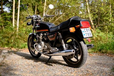 Exterior image of 1981 SUZUKI GS 500 E 