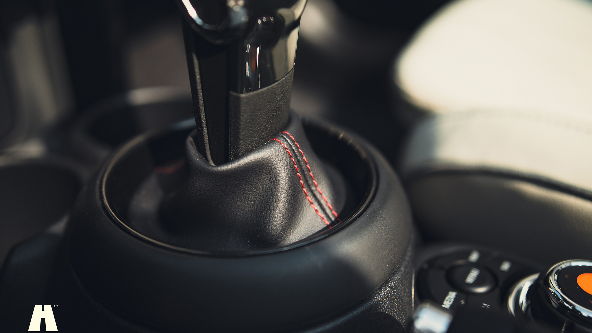 Innenraumfoto von 2021 Mini John Cooper Works Cabriolet  (49)