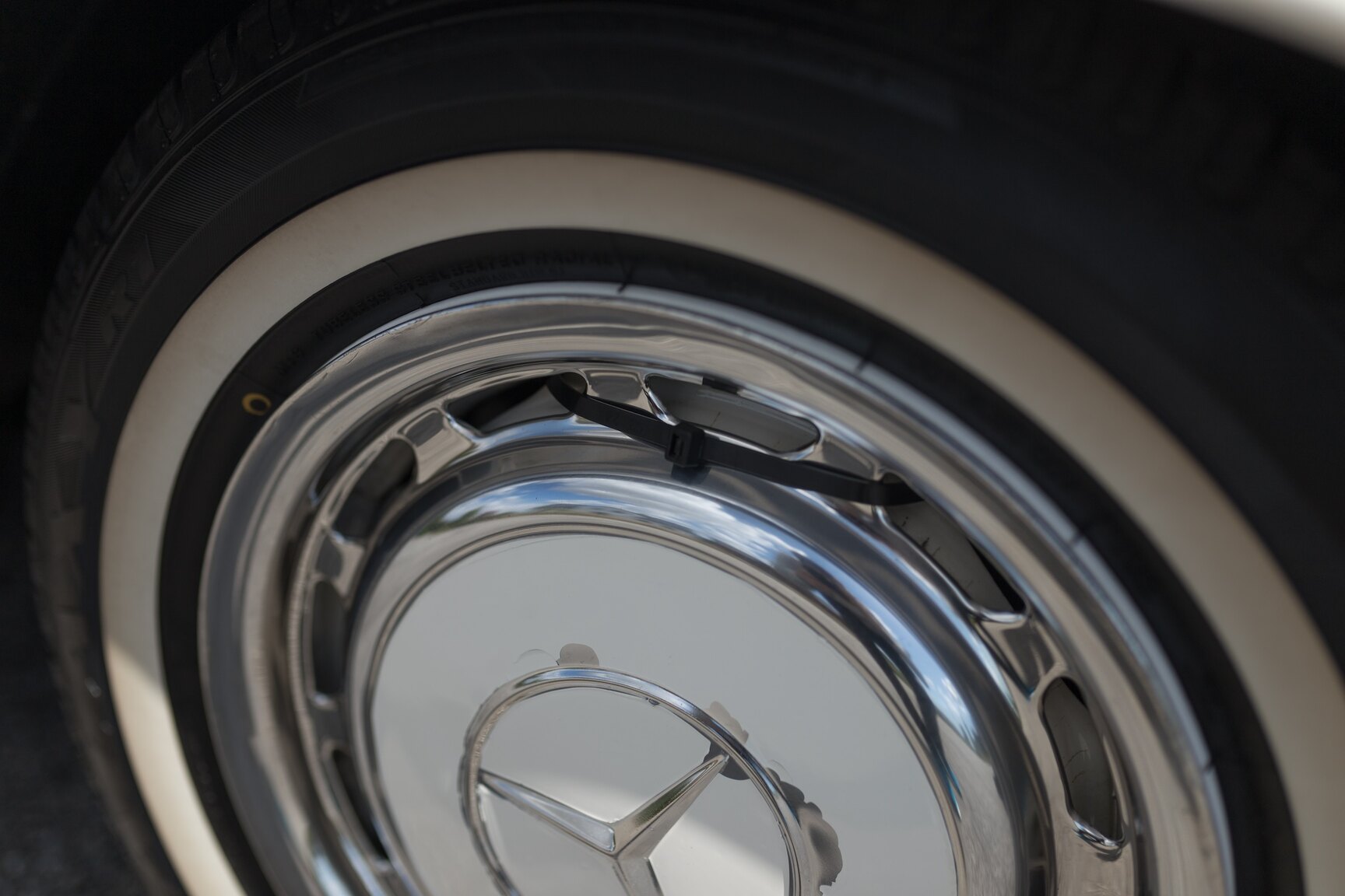 Exteriörbild på 1966  Mercedes-Benz 250 