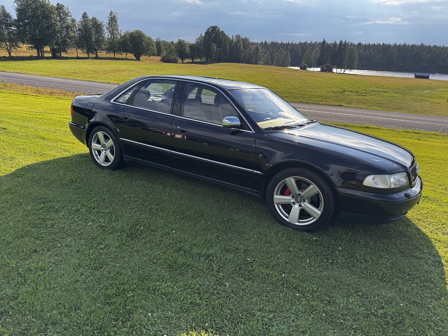Exteriörbild på 1999 Audi S8 4.2 Quattro
