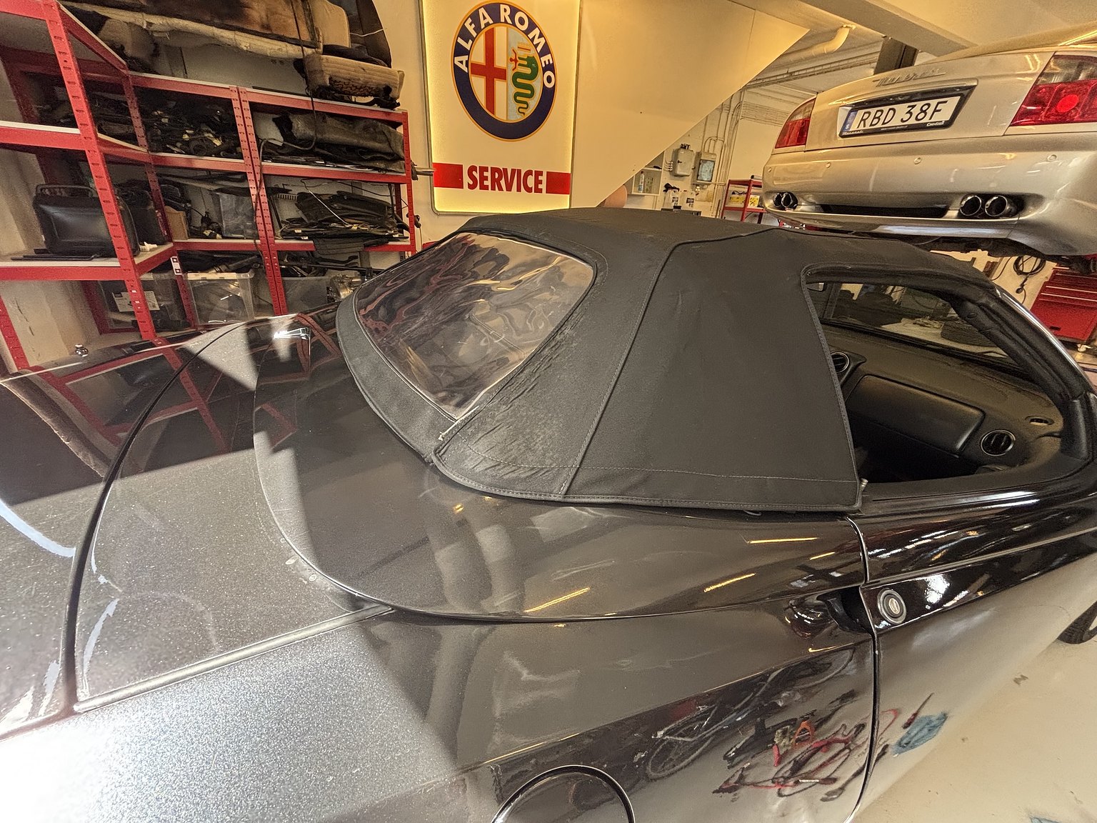 Exterior image of 2000 Alfa Romeo Spider 2.0 T.Spark 16V