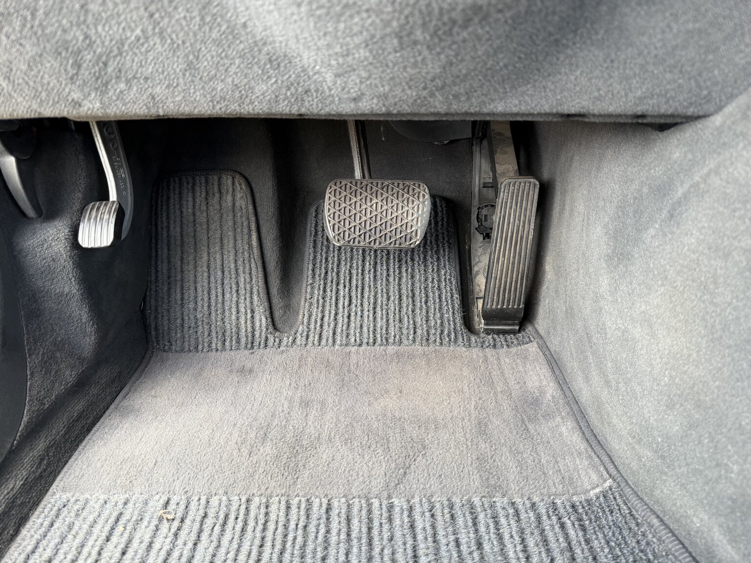 Interior image of 2000 Mercedes-Benz CL 500
