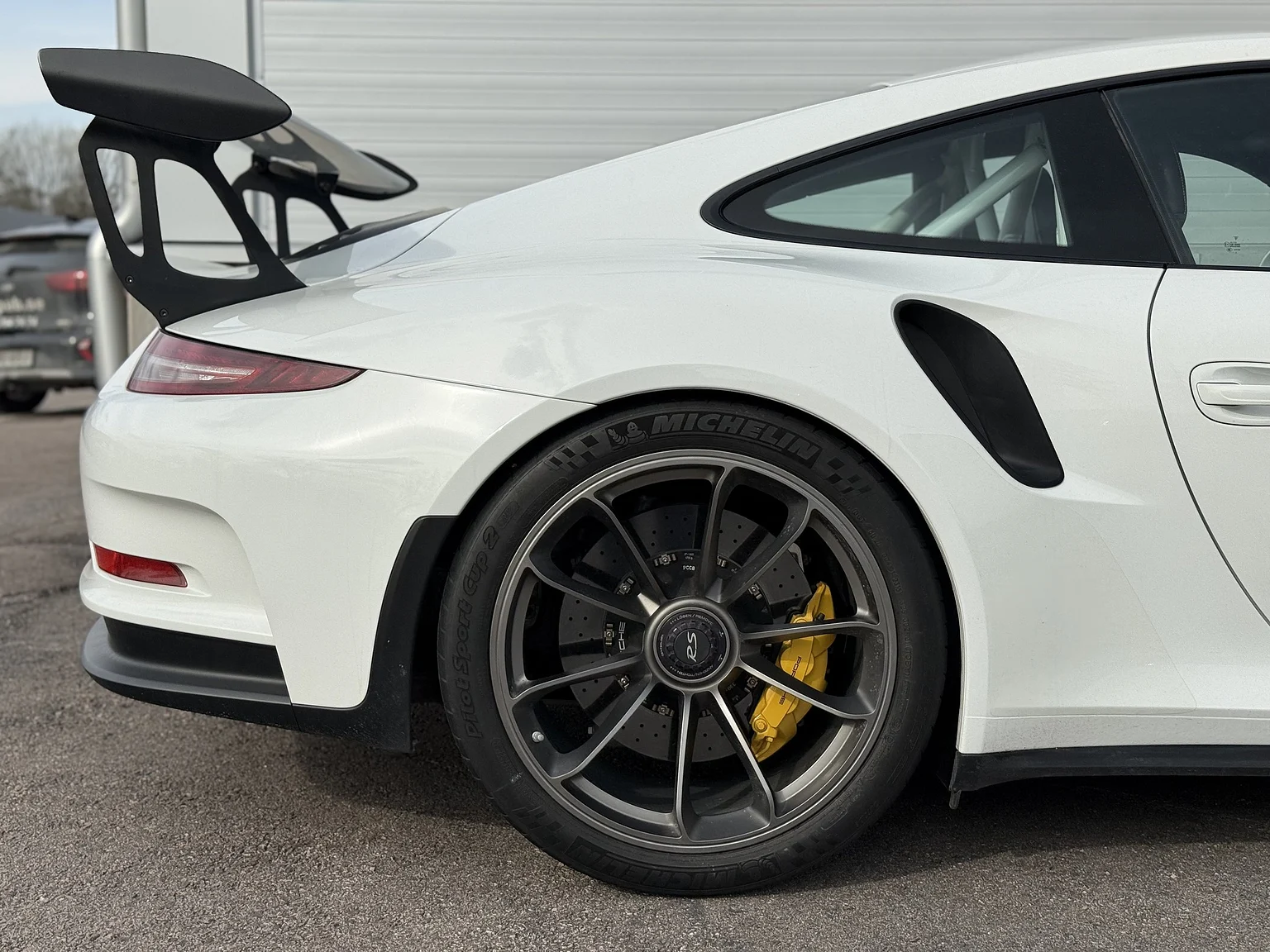 Exteriörbild på 2016 Porsche 911 GT3 RS (54)