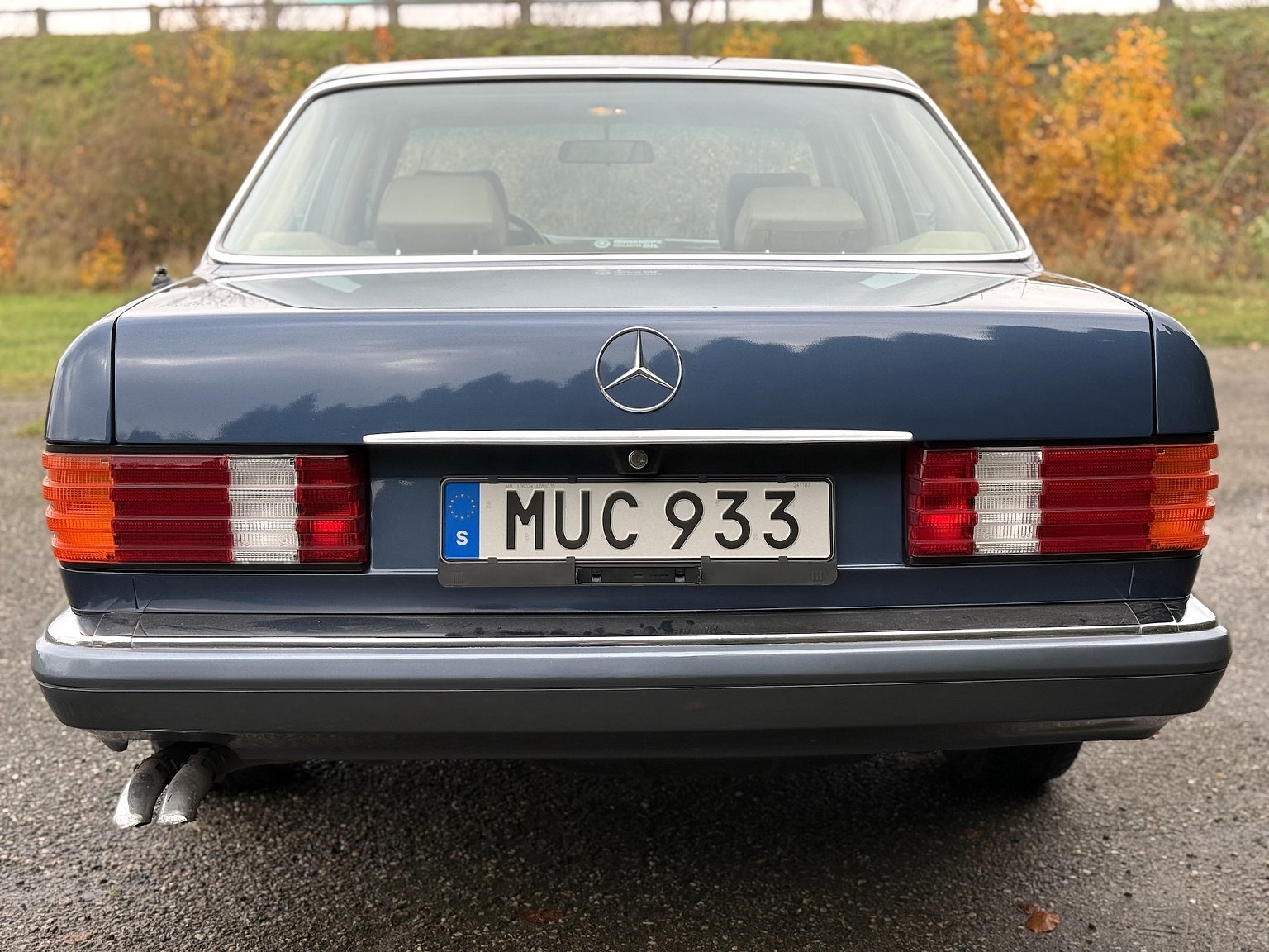 Exterior image of 1987 Mercedes-Benz 300 SE