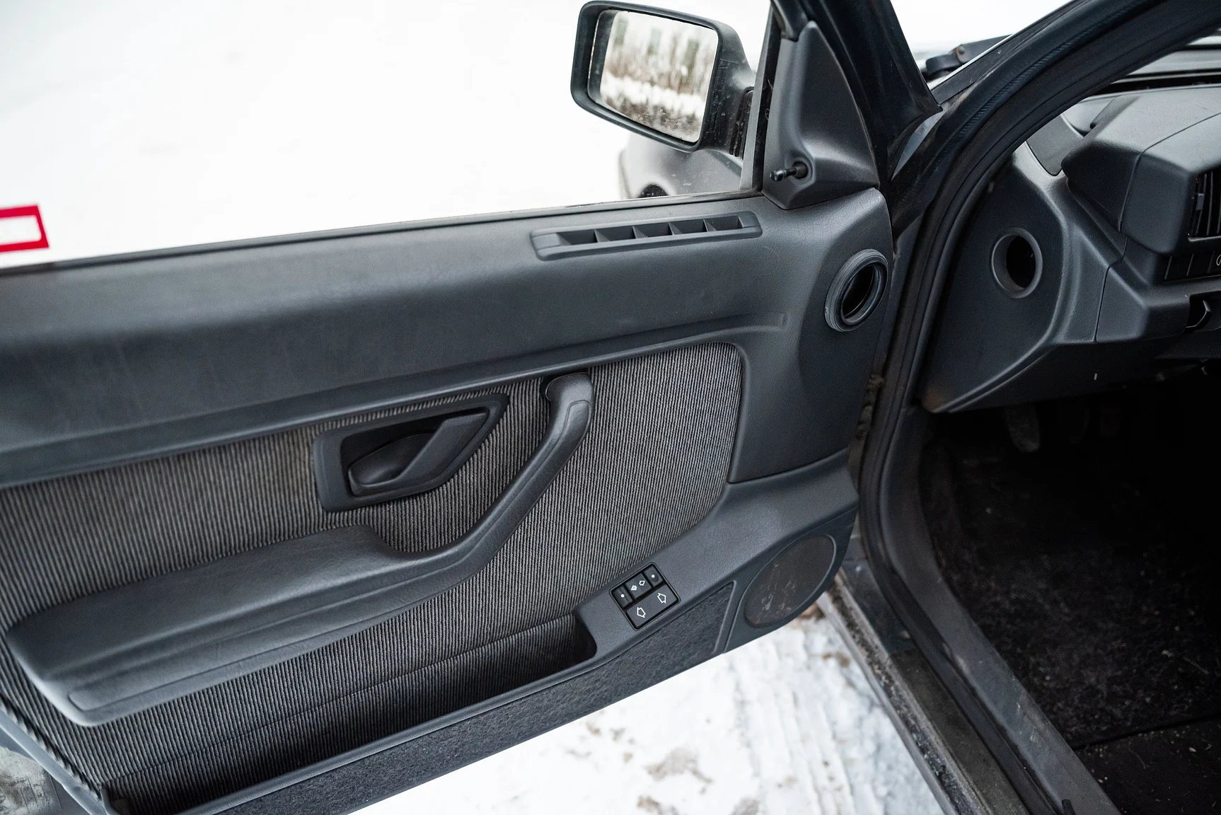 Interior image of 1991 Peugeot 405 Break SRI (16)