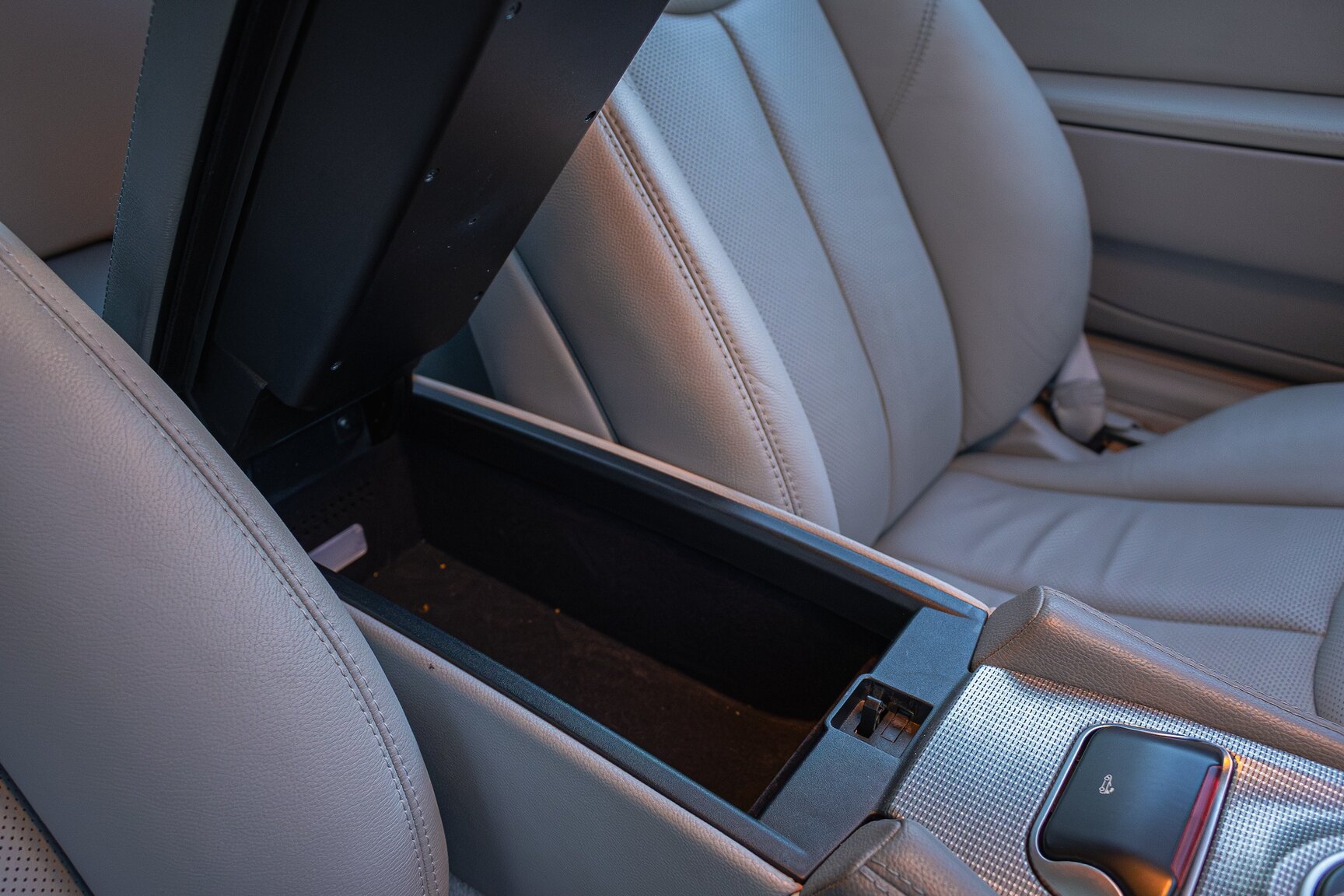 Interior image of 2002 Mercedes-Benz SL 500