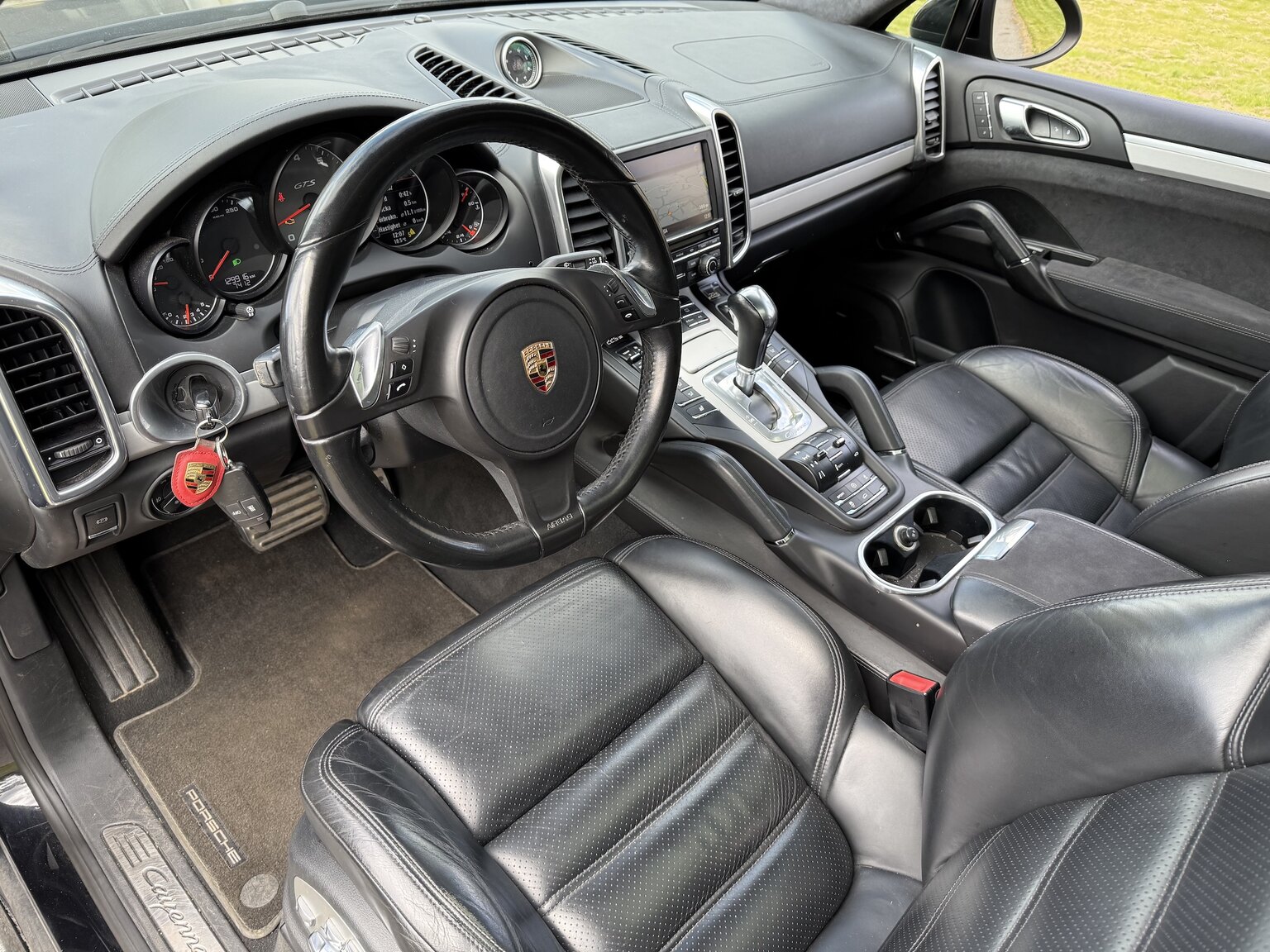 Interior image of 2013 Porsche Cayenne GTS