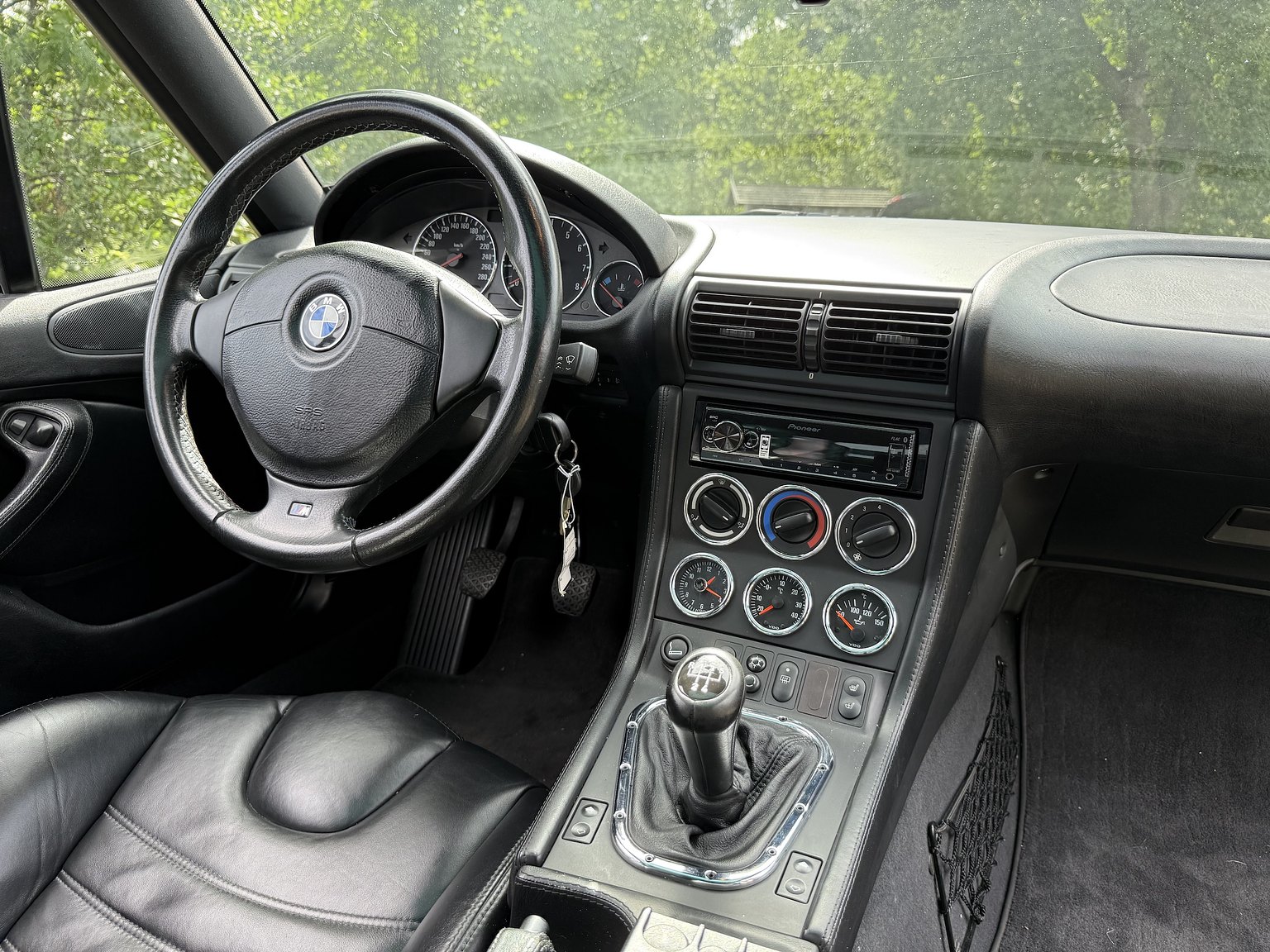 Interior image of 1999 BMW Z3 M Coupé
