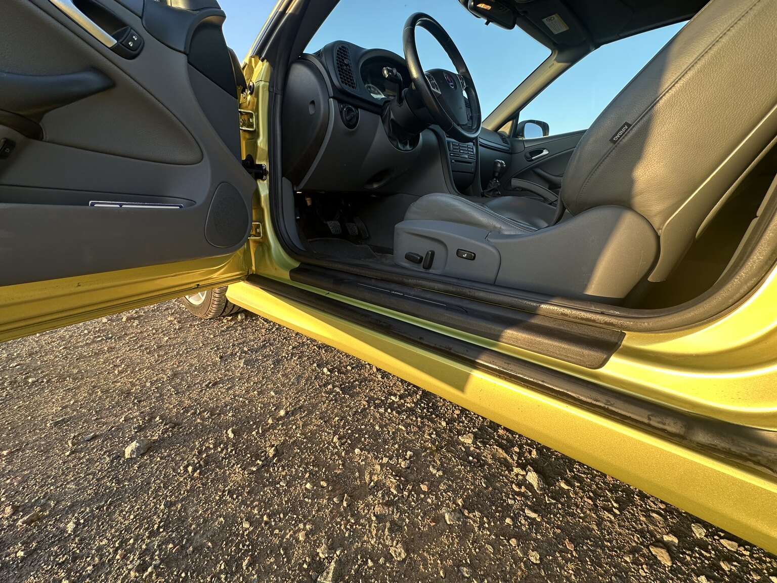 Interior image of 2004 SAAB 9.3 Aero Convertible 2.0T