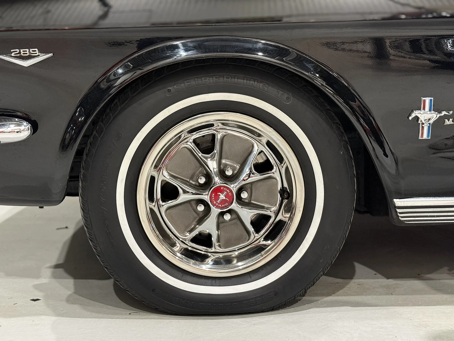 Exteriörbild på 1966 Ford Mustang Convertible (33)