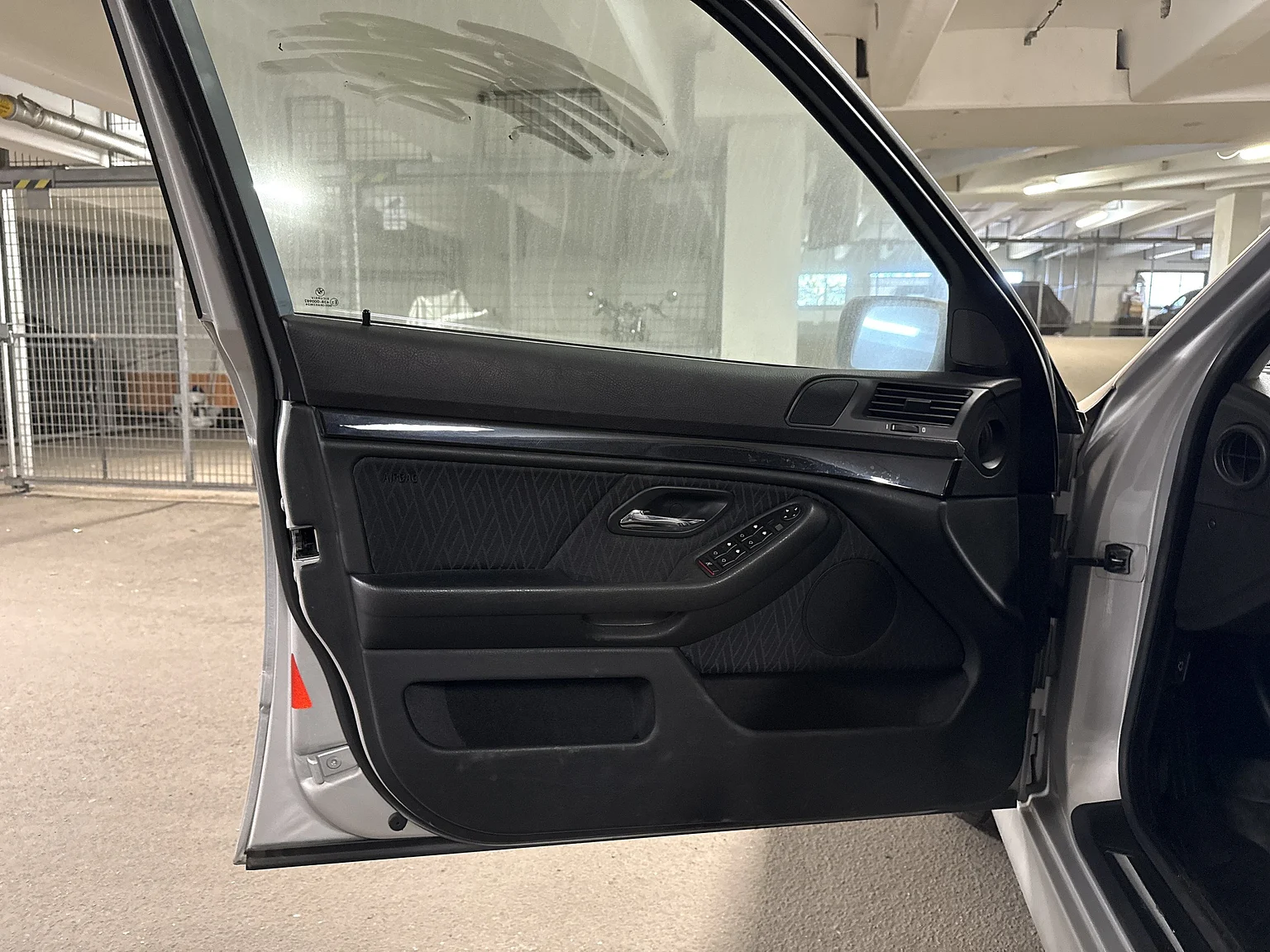 Innenraumfoto von 2002 BMW 520i (3)