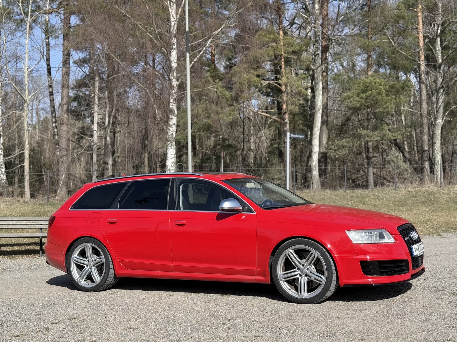 Exterior image of 2010 Audi RS6 Avant V10 Quattro