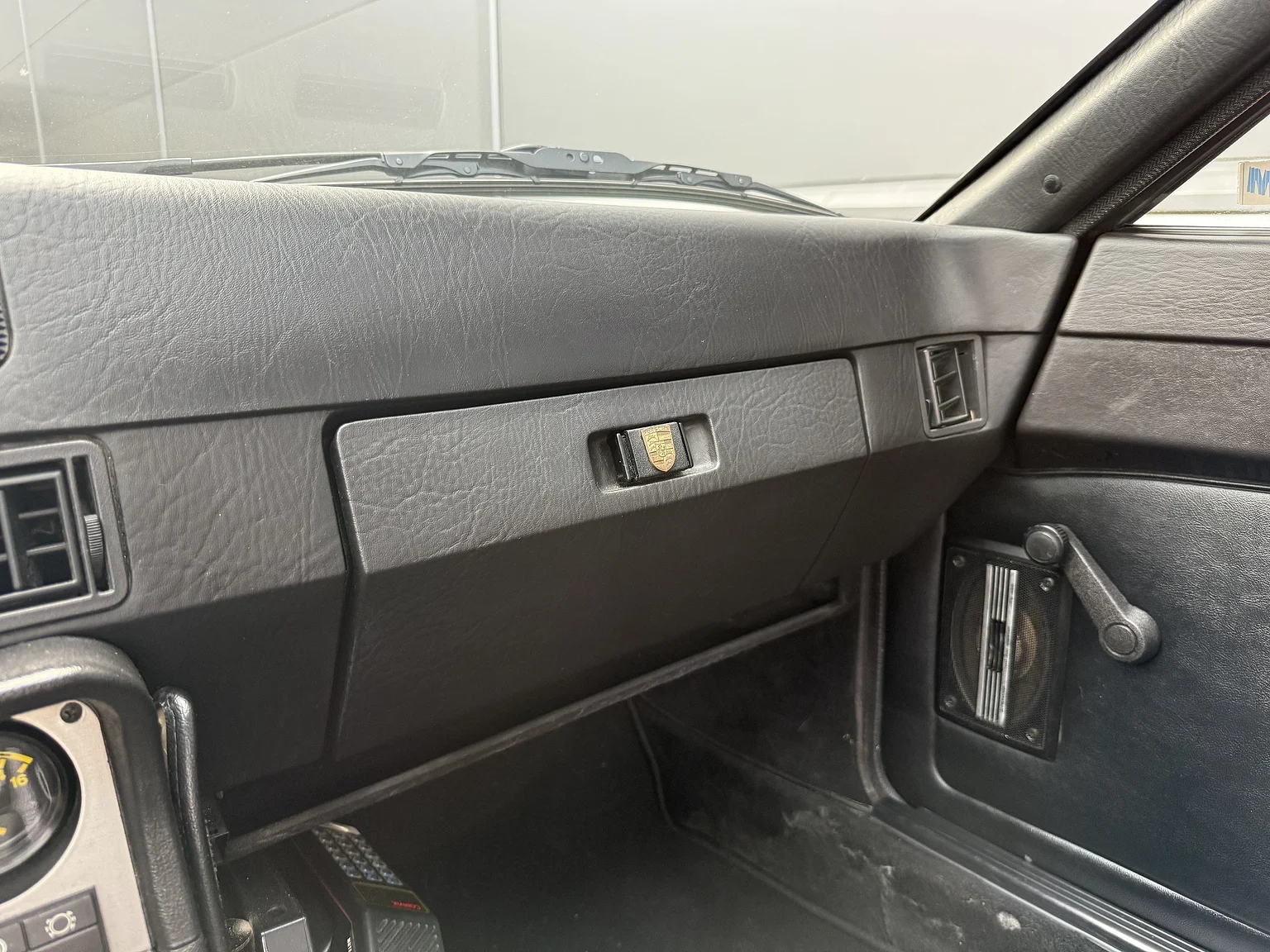 Innenraumfoto von 1984 Porsche 944 Targa (18)