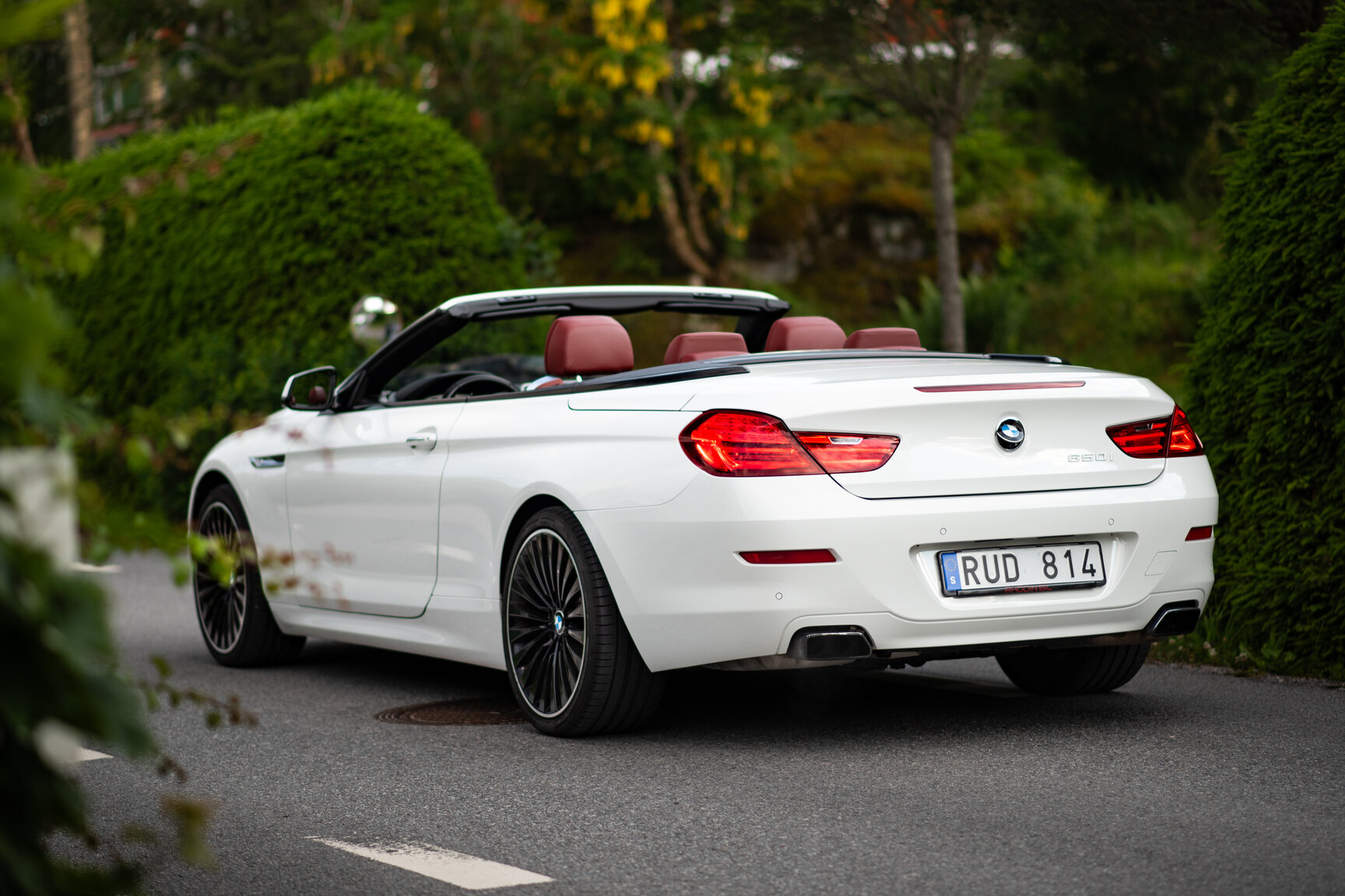Exteriörbild på 2011 BMW 650i Cabriolet