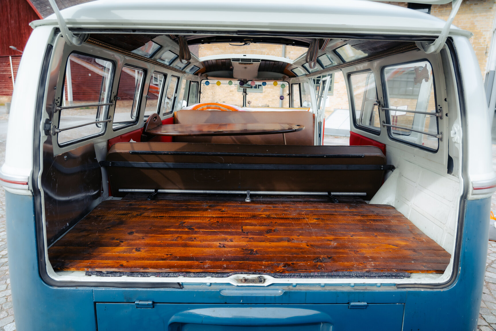 Innenraumfoto von 1964 Volkswagen Kleinbus Transporter 1500 Deluxe “21-fönsters Samba”