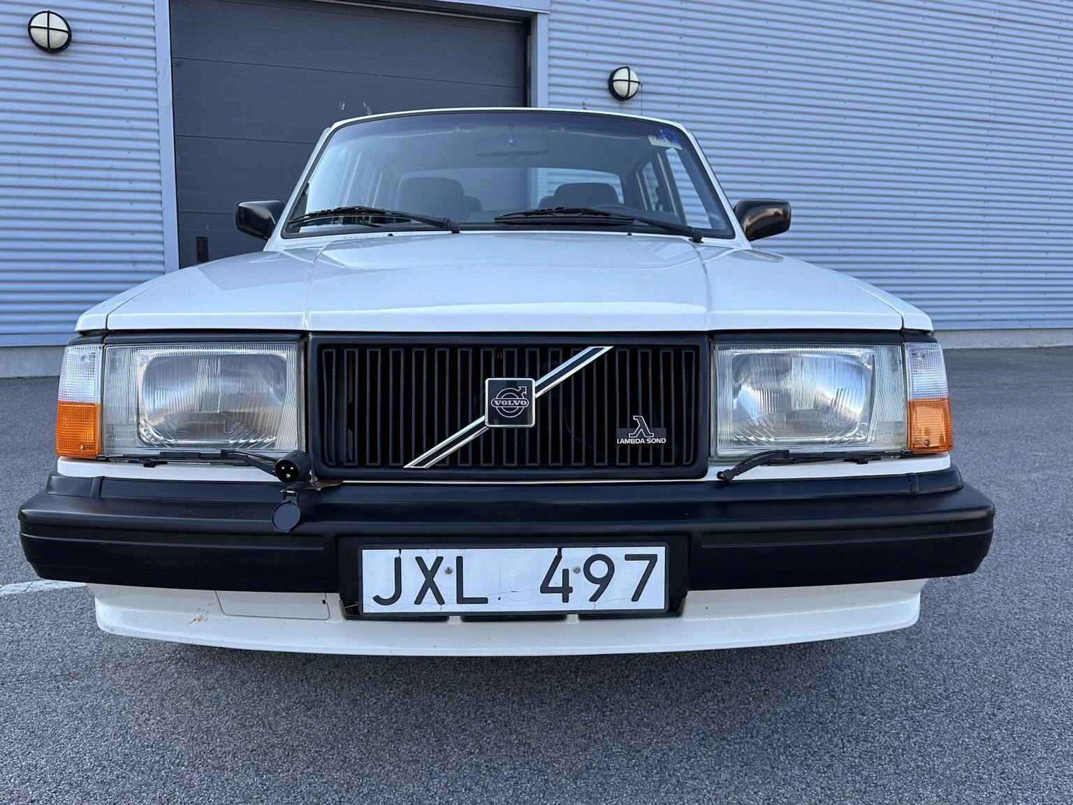 Exterior image of 1991 Volvo 240 GLT