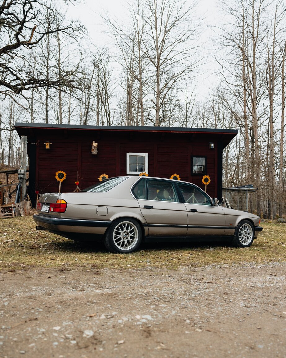 Exteriörbild på 1990 BMW 750iL (59)