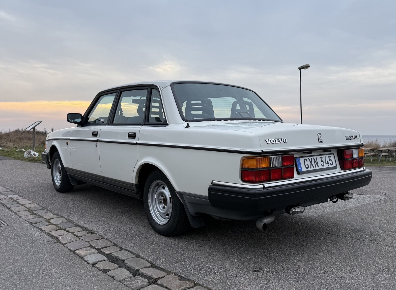 Exterior image of 1991 Volvo 240 GL Automat (5)