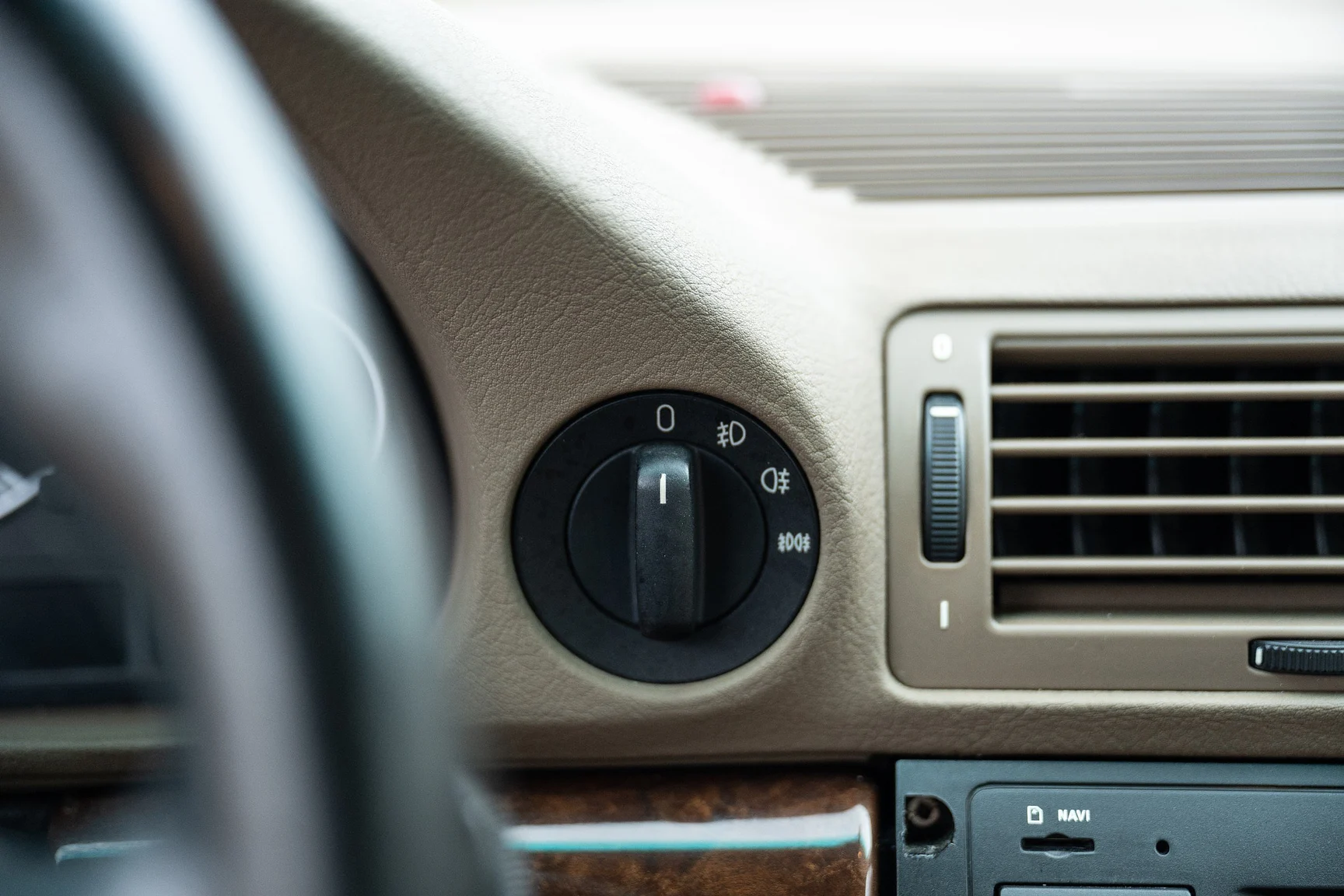 Interior image of 1996 BMW 740 iA - NO RESERVE (92)