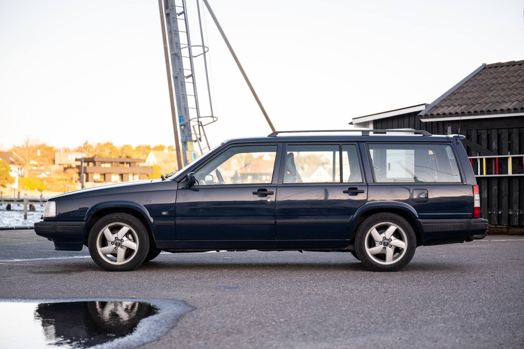 Exterior image of 1998 Volvo 940 Turbo