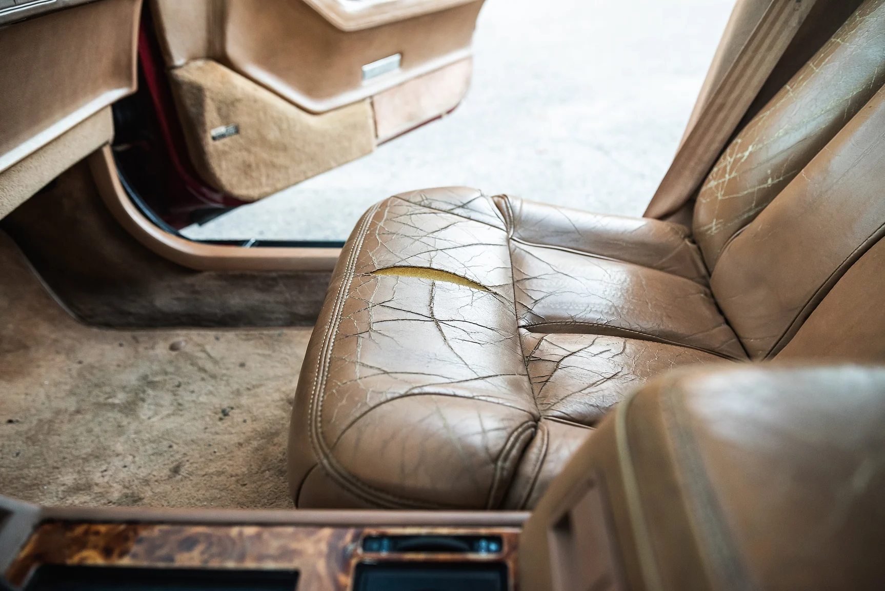 Interior image of 1989 Cadillac Seville (29)
