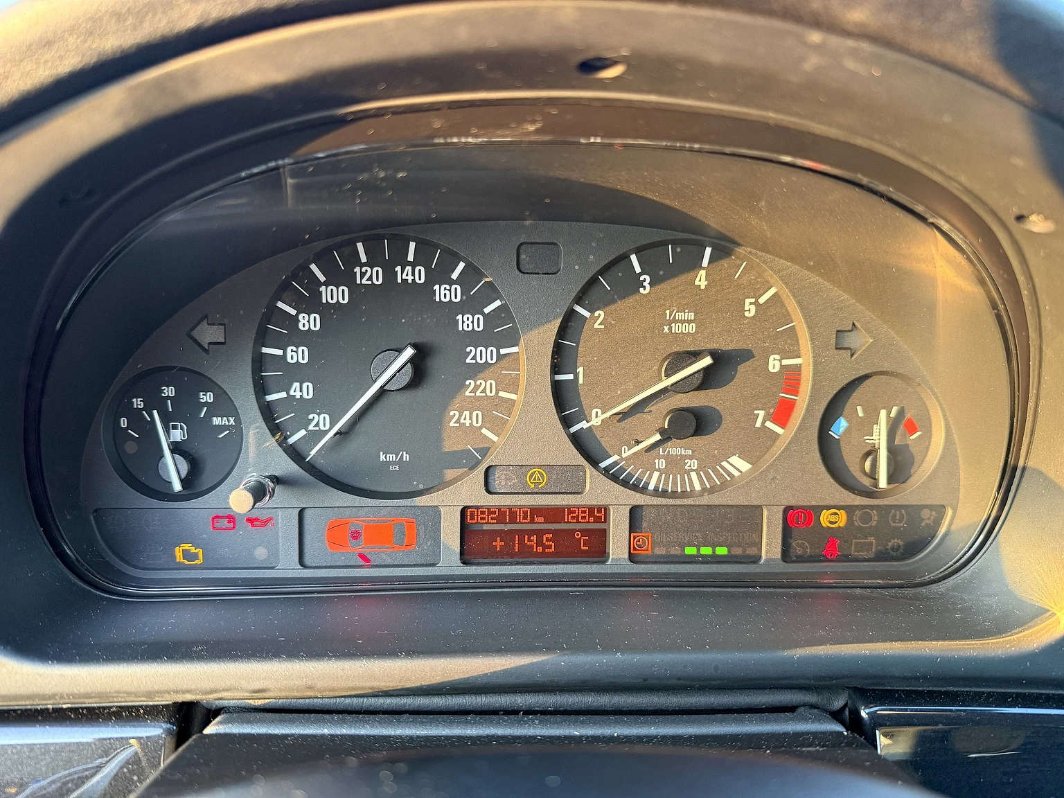 Interior image of 2002 BMW 520i (12)
