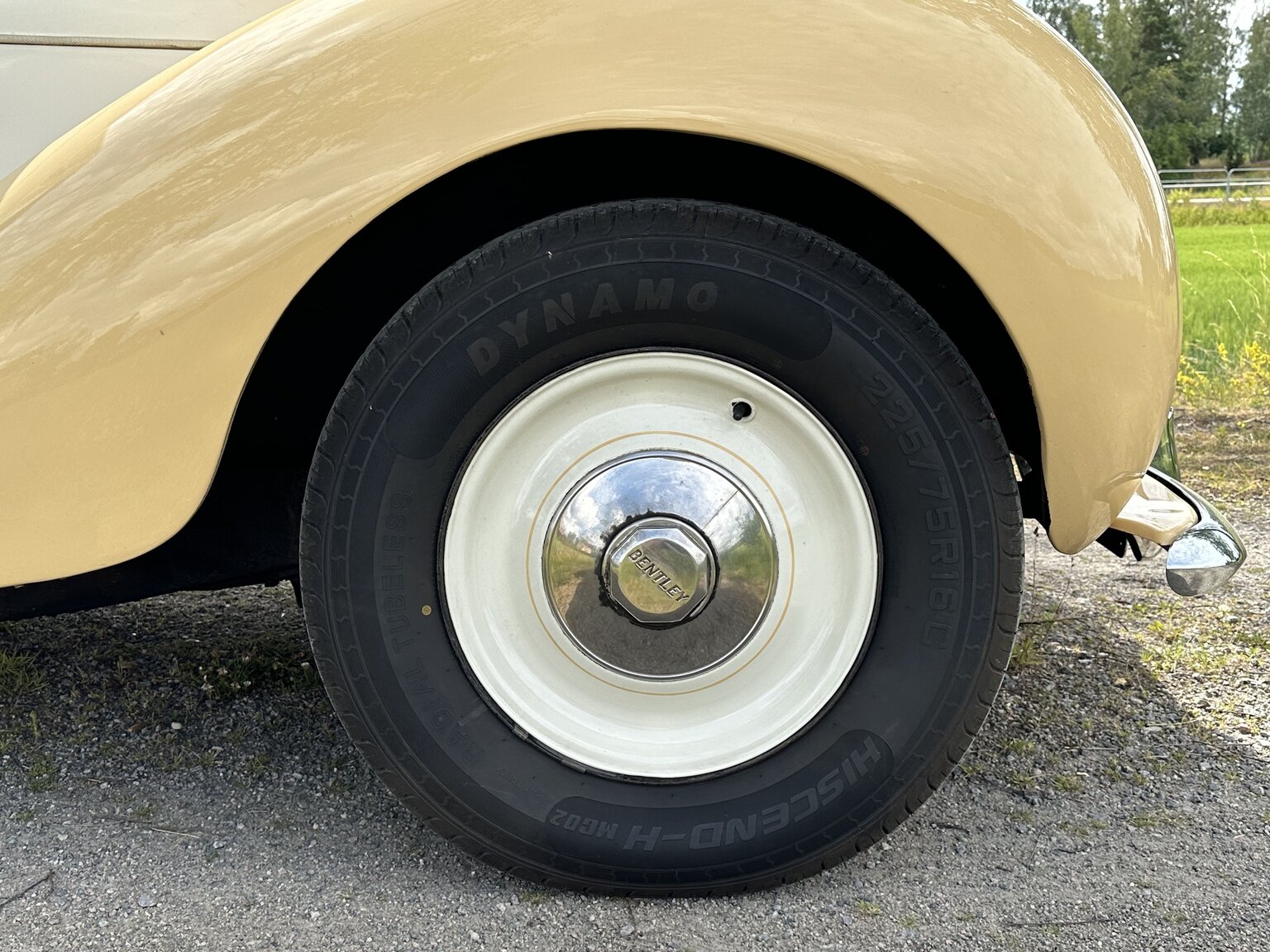 Exteriörbild på 1947 Bentley Mark IV Sport Saloon