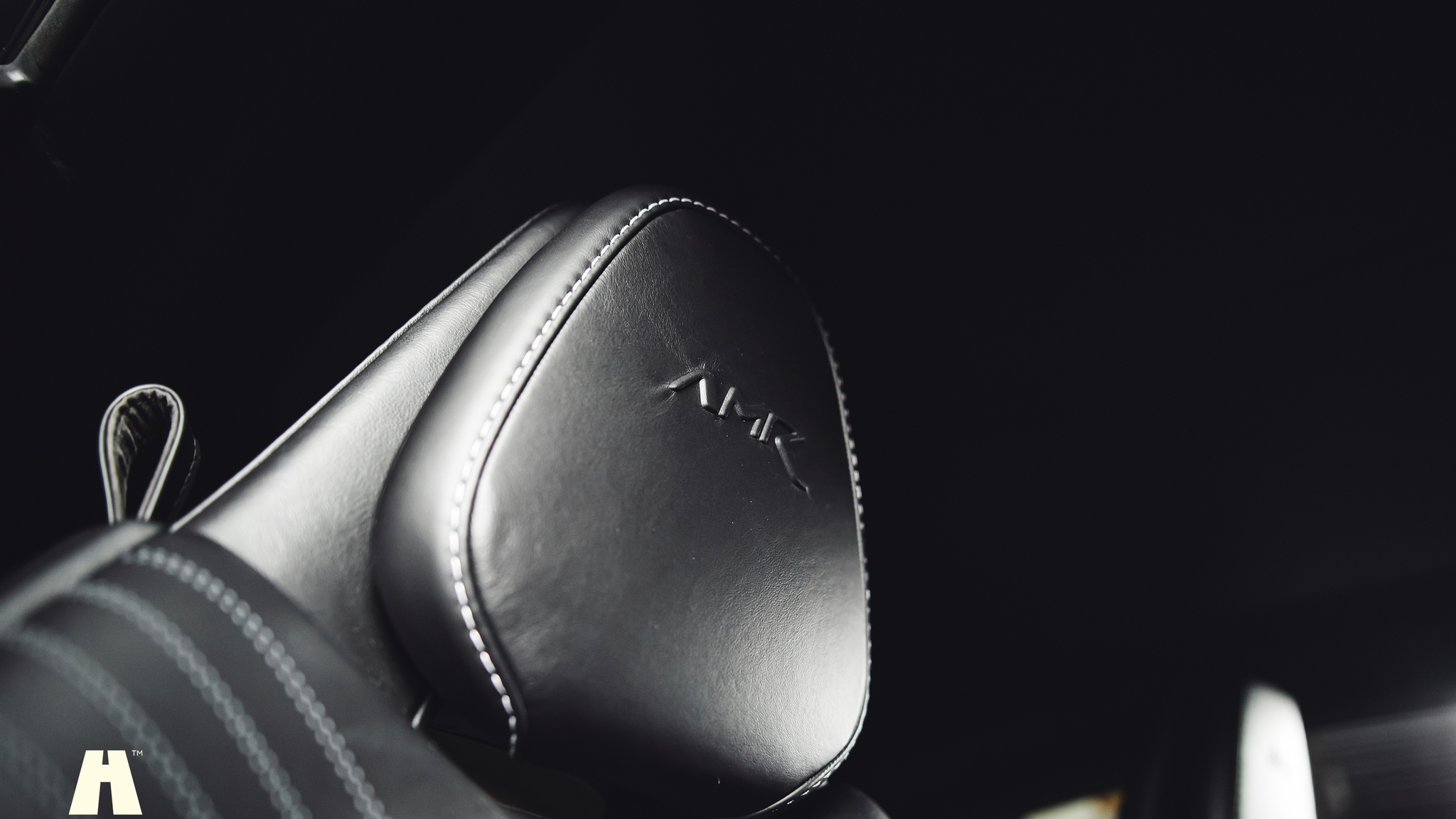 Interiörbild 2019 Aston Martin DB11 AMR (9)