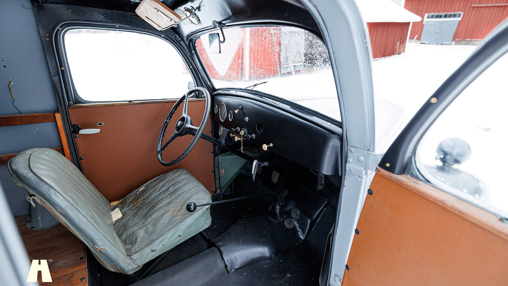 Interior image of 1952 Ford E4930 Van (3)