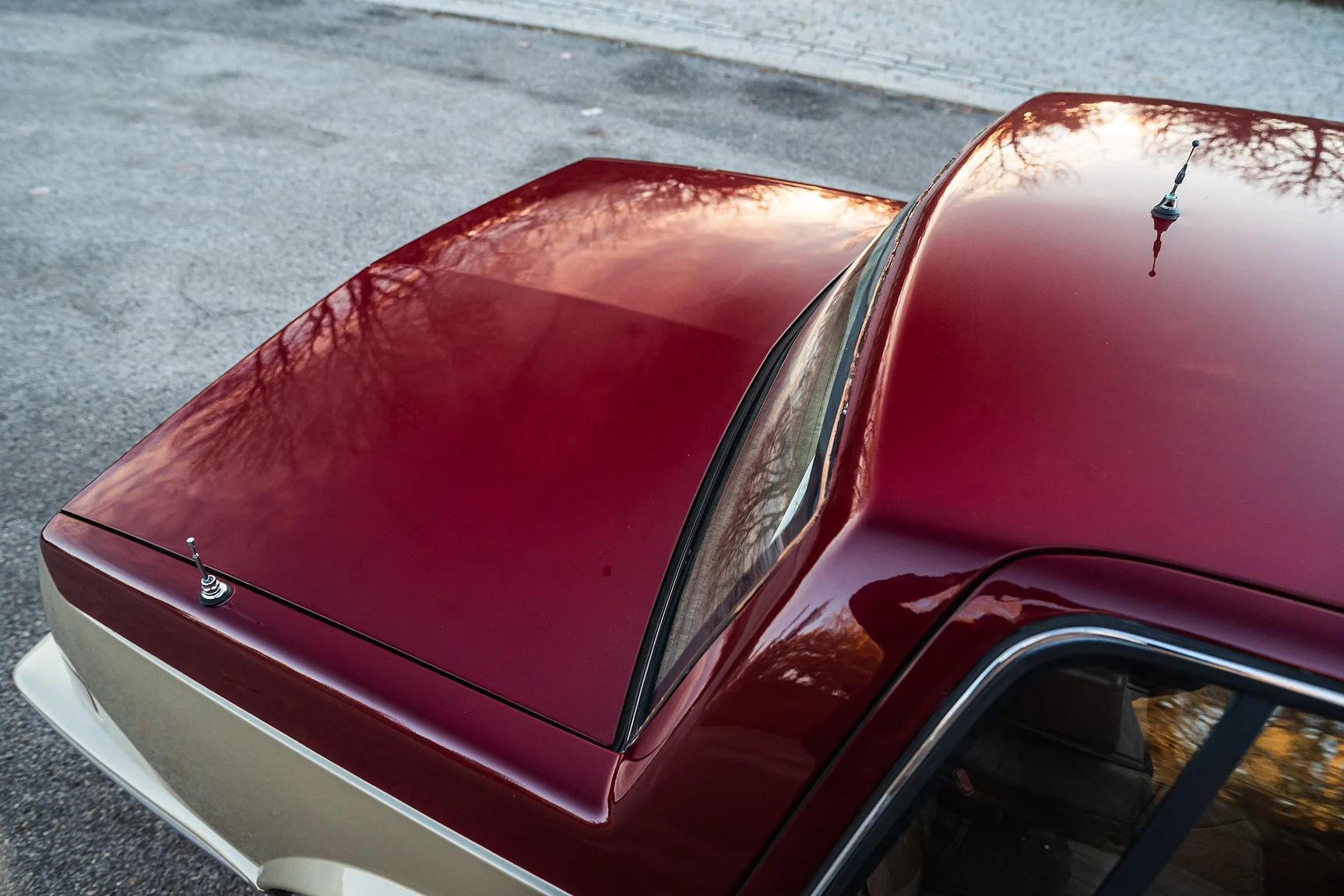 Exterior image of 1989 Cadillac Seville (19)
