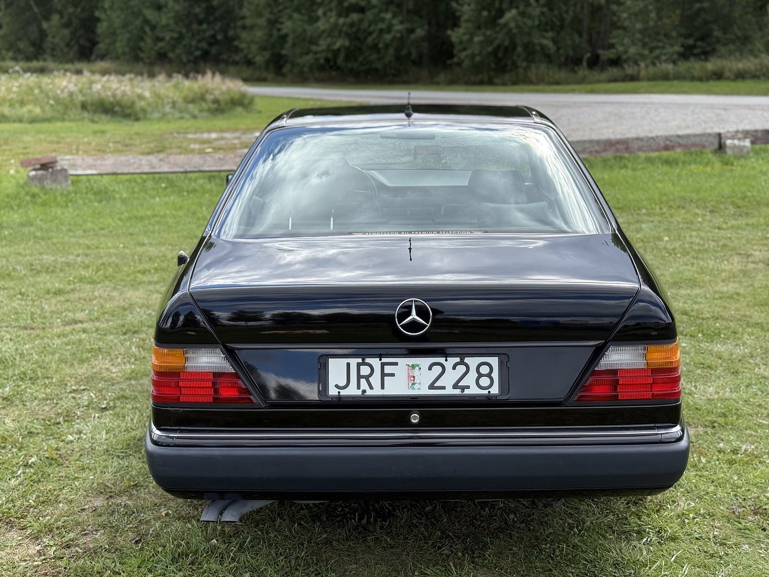 Exterior image of 1990 Mercedes-Benz 300CE-24