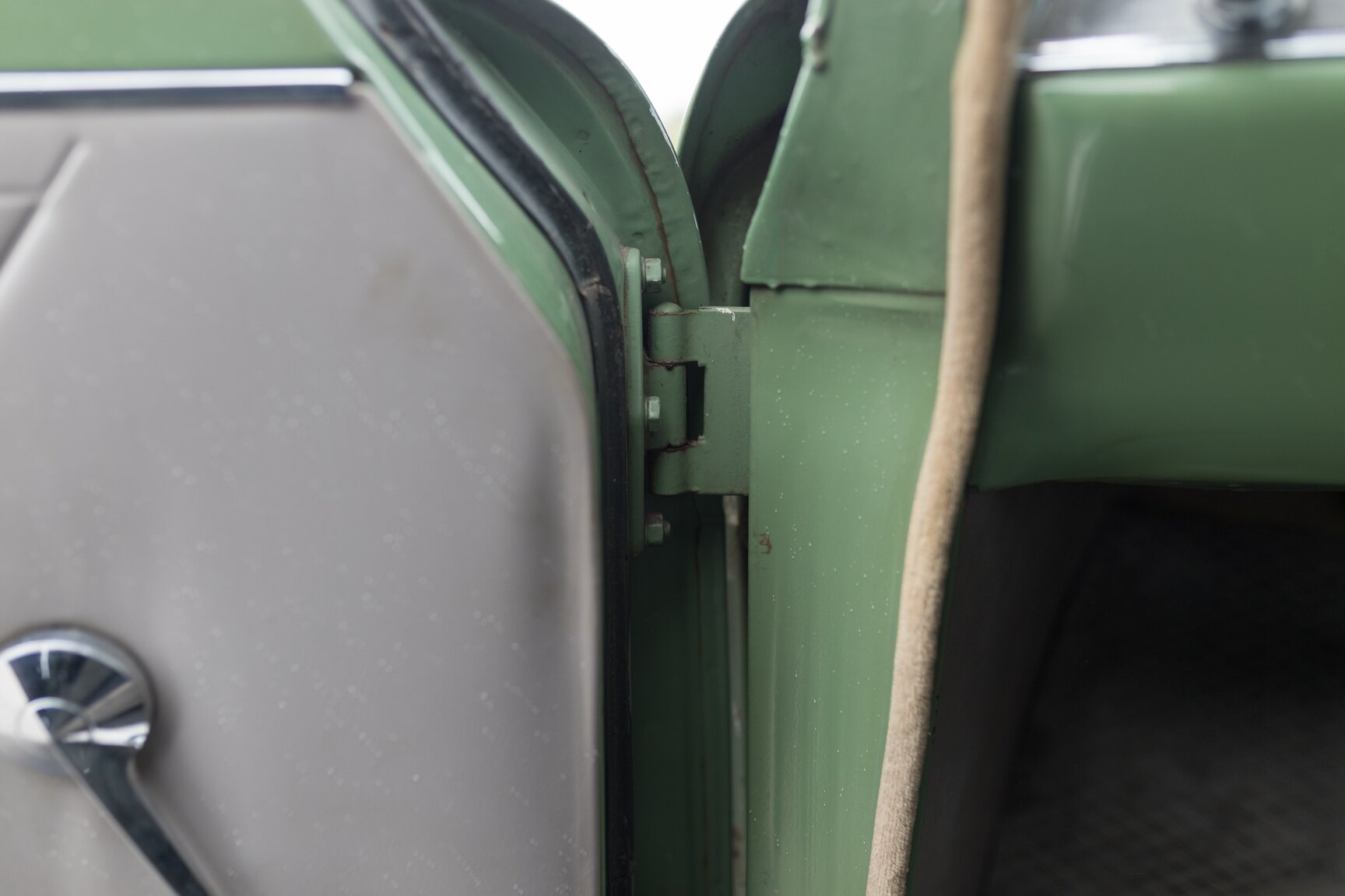 Interior image of 1959 Ford Consul (28)