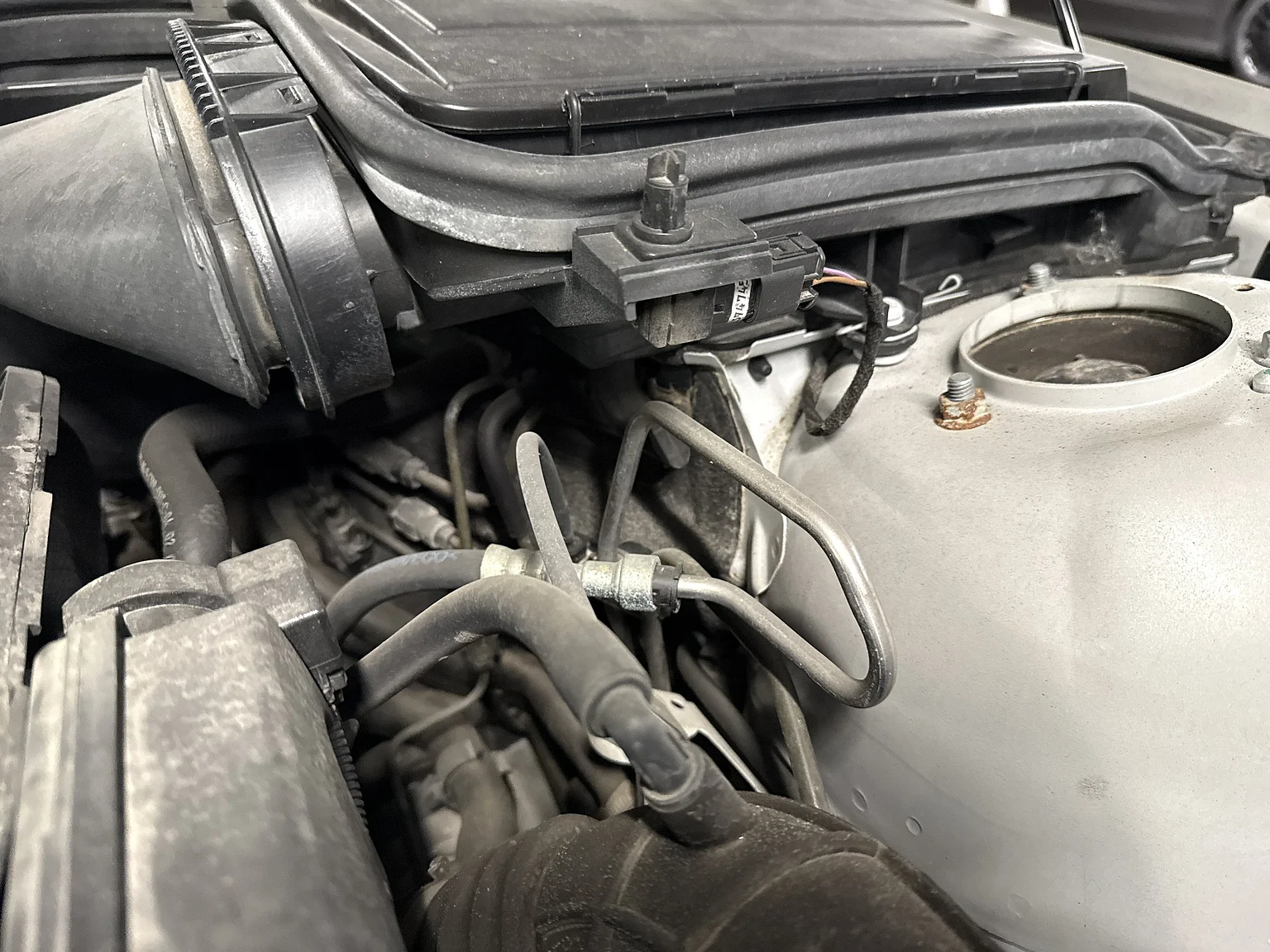 Image of 2002 BMW 520i (9) mechanics