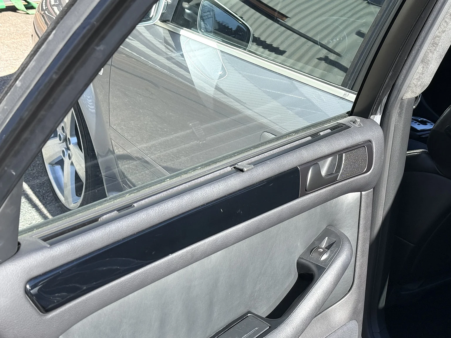 Interior image of 2002 Audi RS 6 Avant (92)