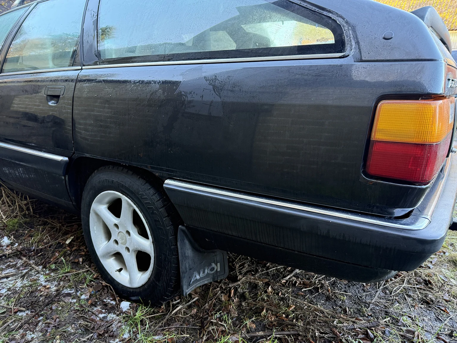 Exteriörbild på 1990 Audi 100 Avant (28)