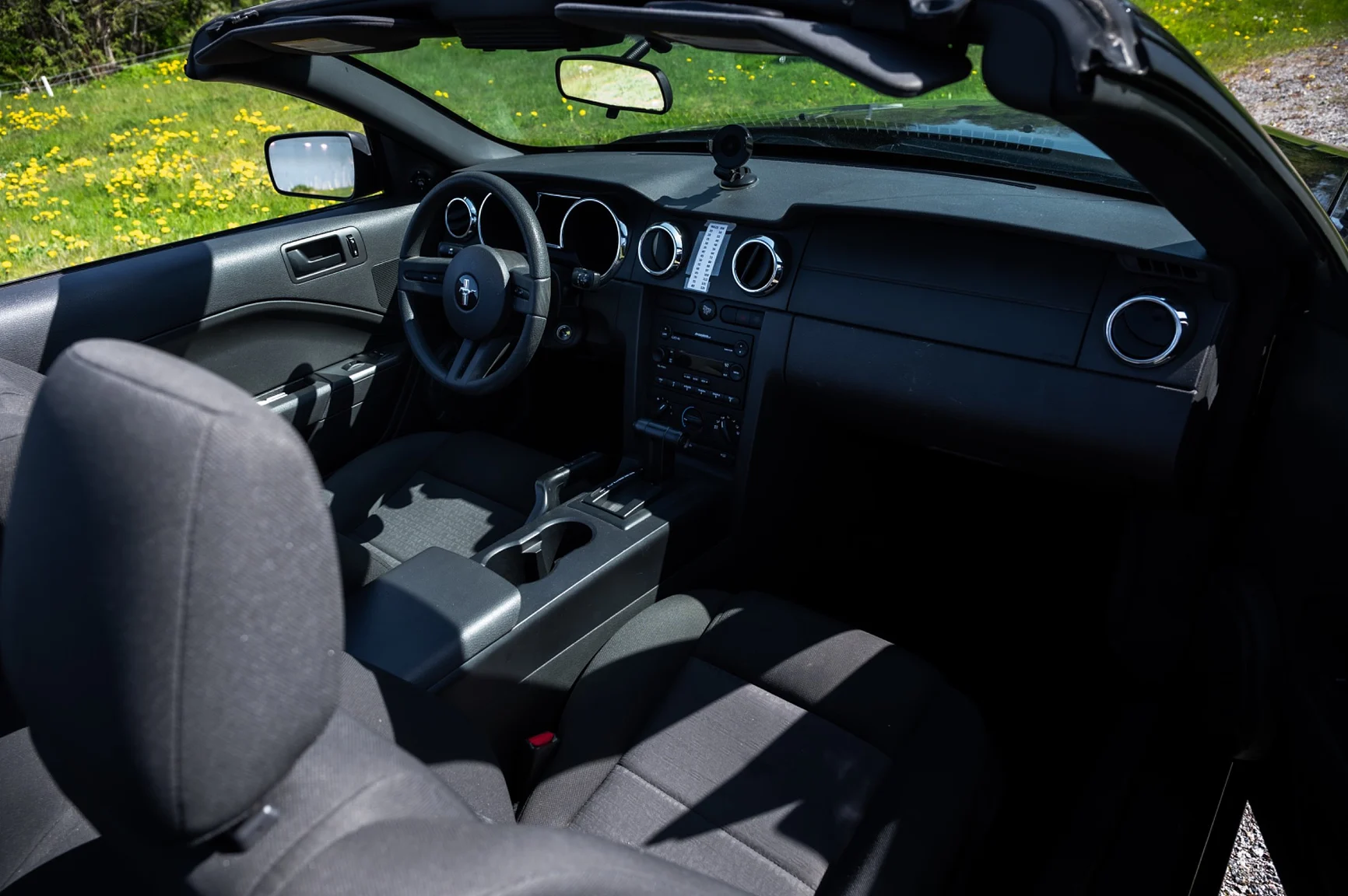 Interior image of 2006 Ford Mustang Convertible (13)