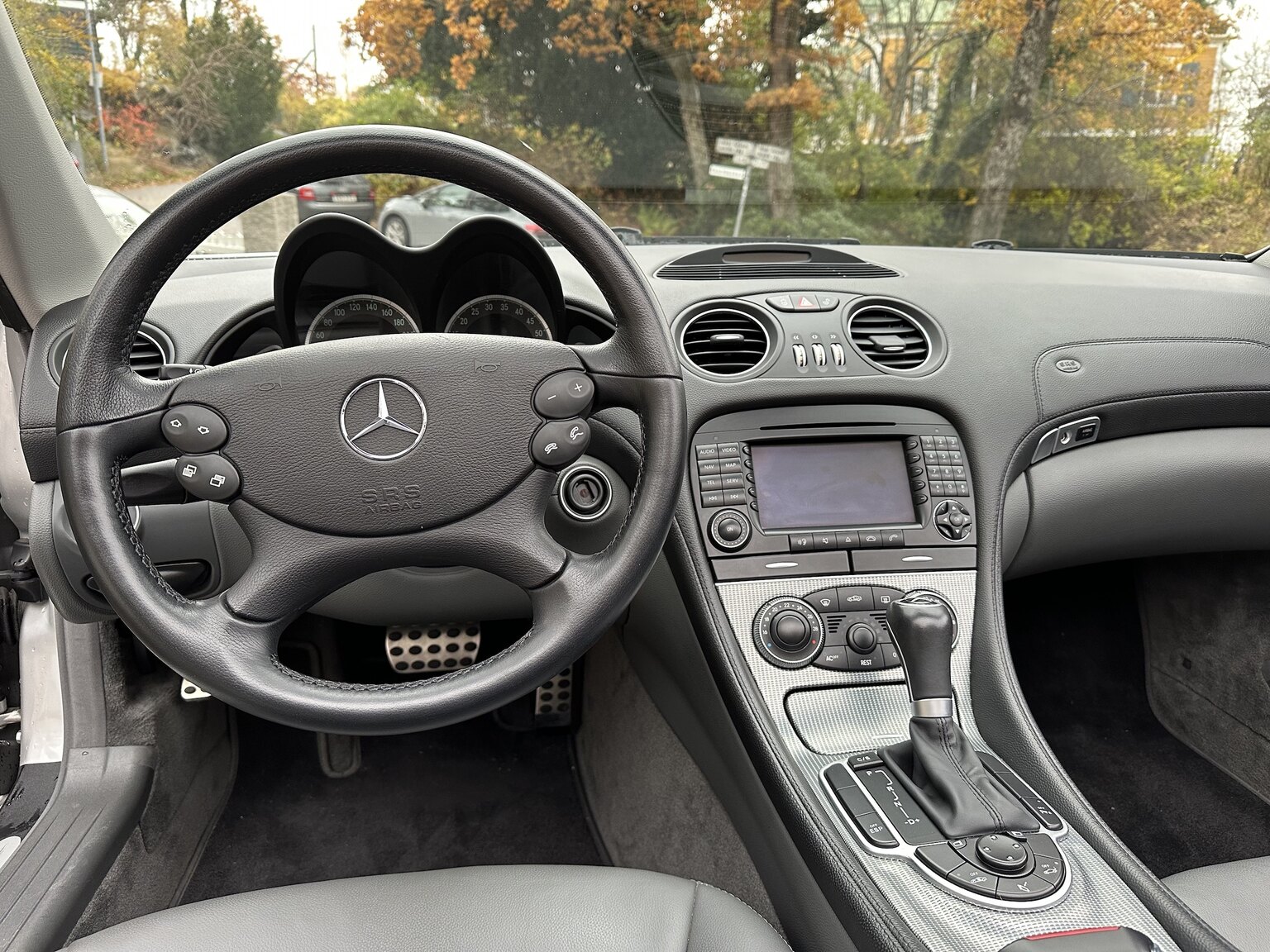 Interior image of 2005 Mercedes-Benz SL 350
