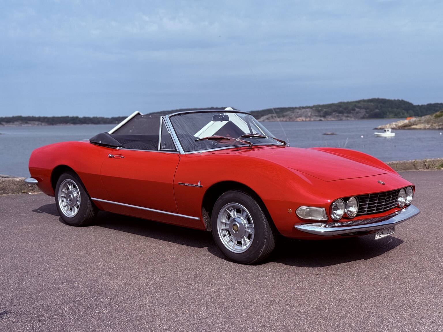 Exterior image of 1968 Fiat Dino Spider