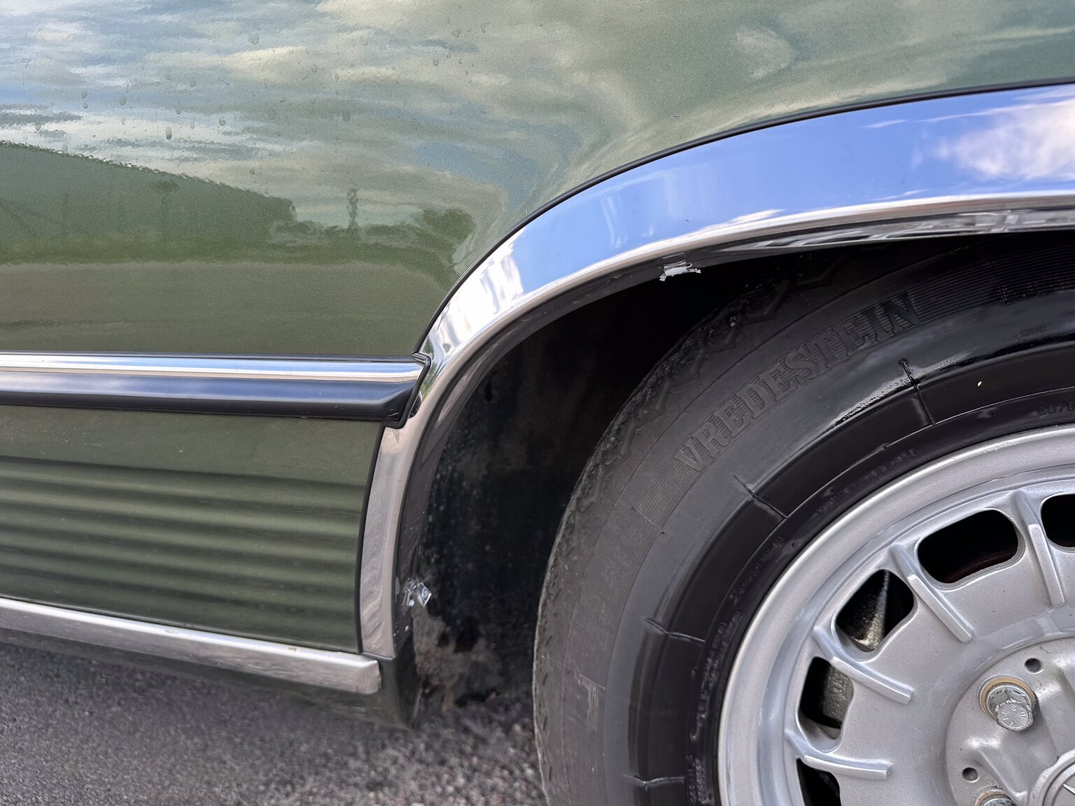 Exterior image of 1974 Mercedes Benz 450 SLC (42)