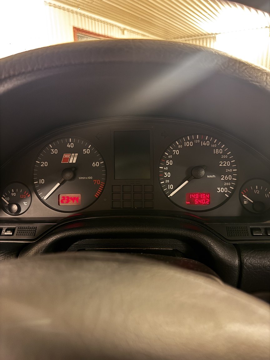 Interiörbild 1999 Audi S8 4.2 Quattro